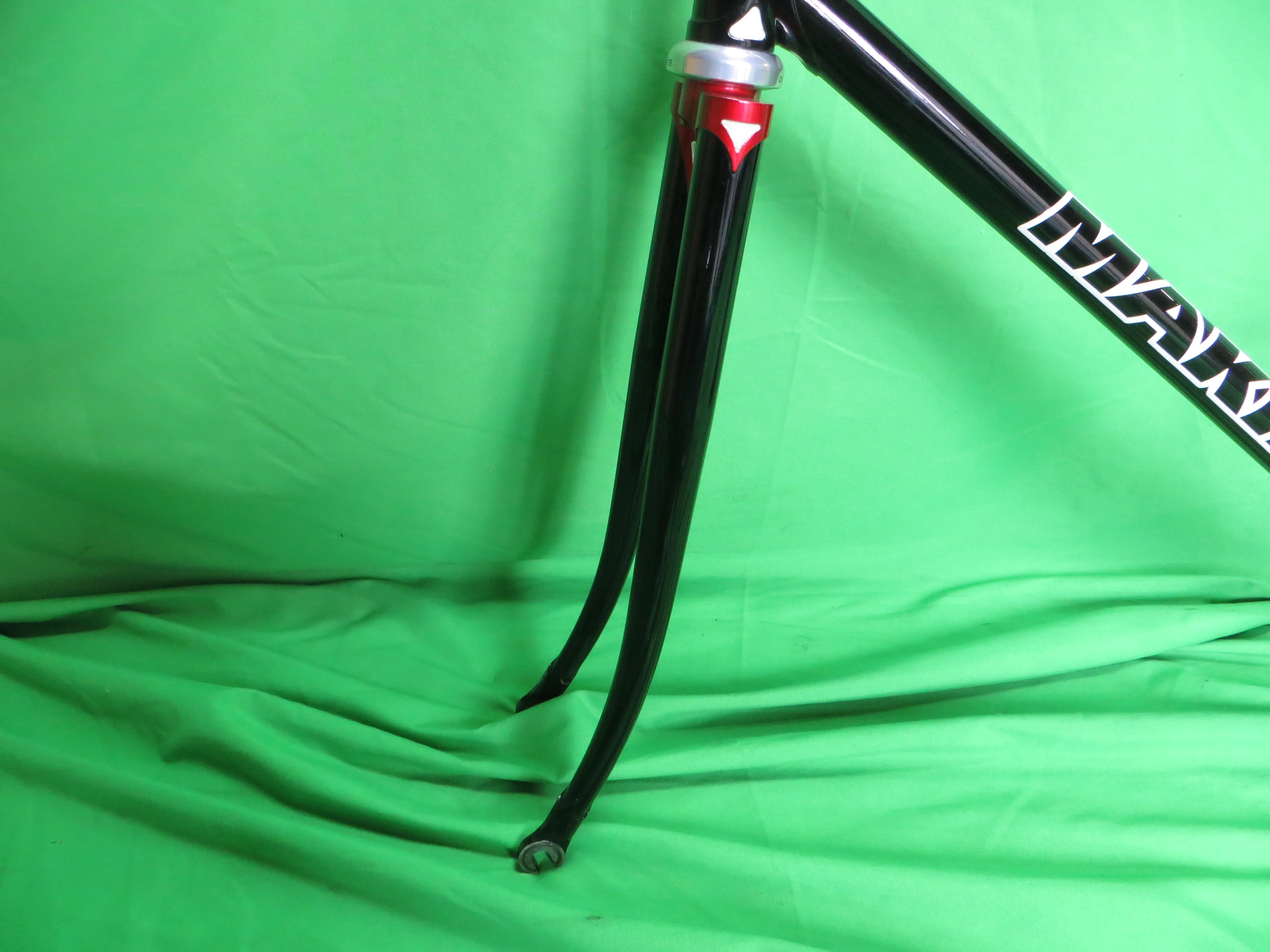 Makino // Black / Red Metallic // 53cm - Image 3
