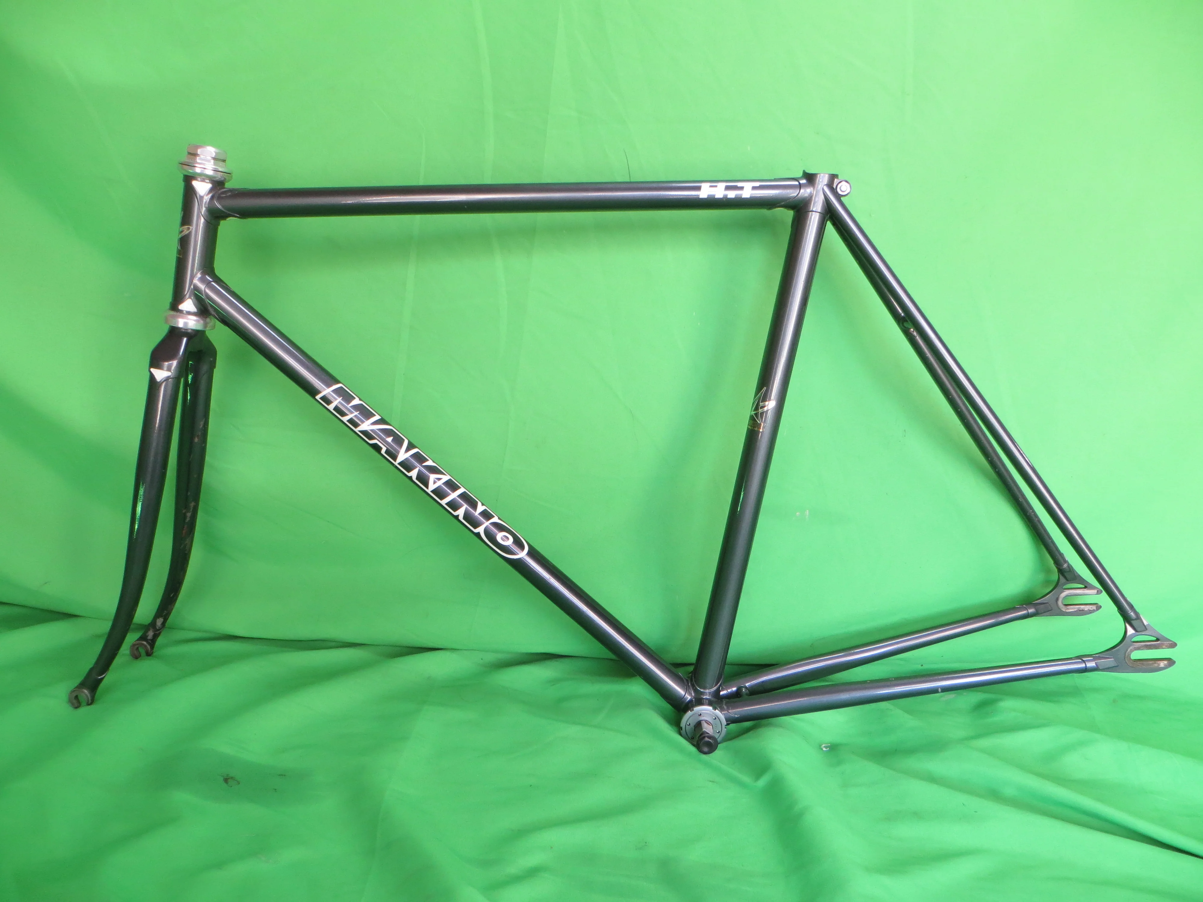 Makino // Gray Metallic // 51.5cm