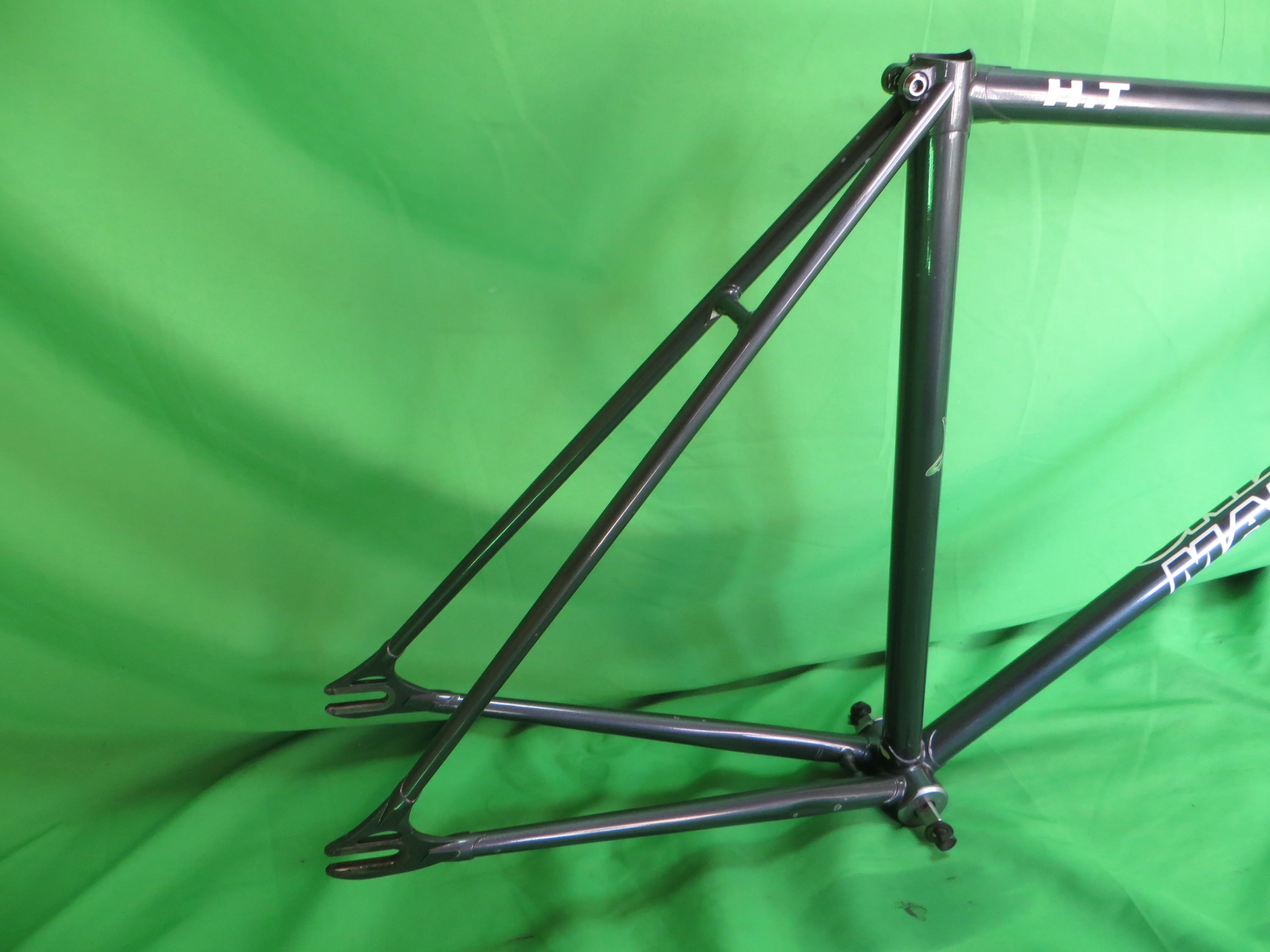 Makino // Gray Metallic // 51.5cm - Image 15