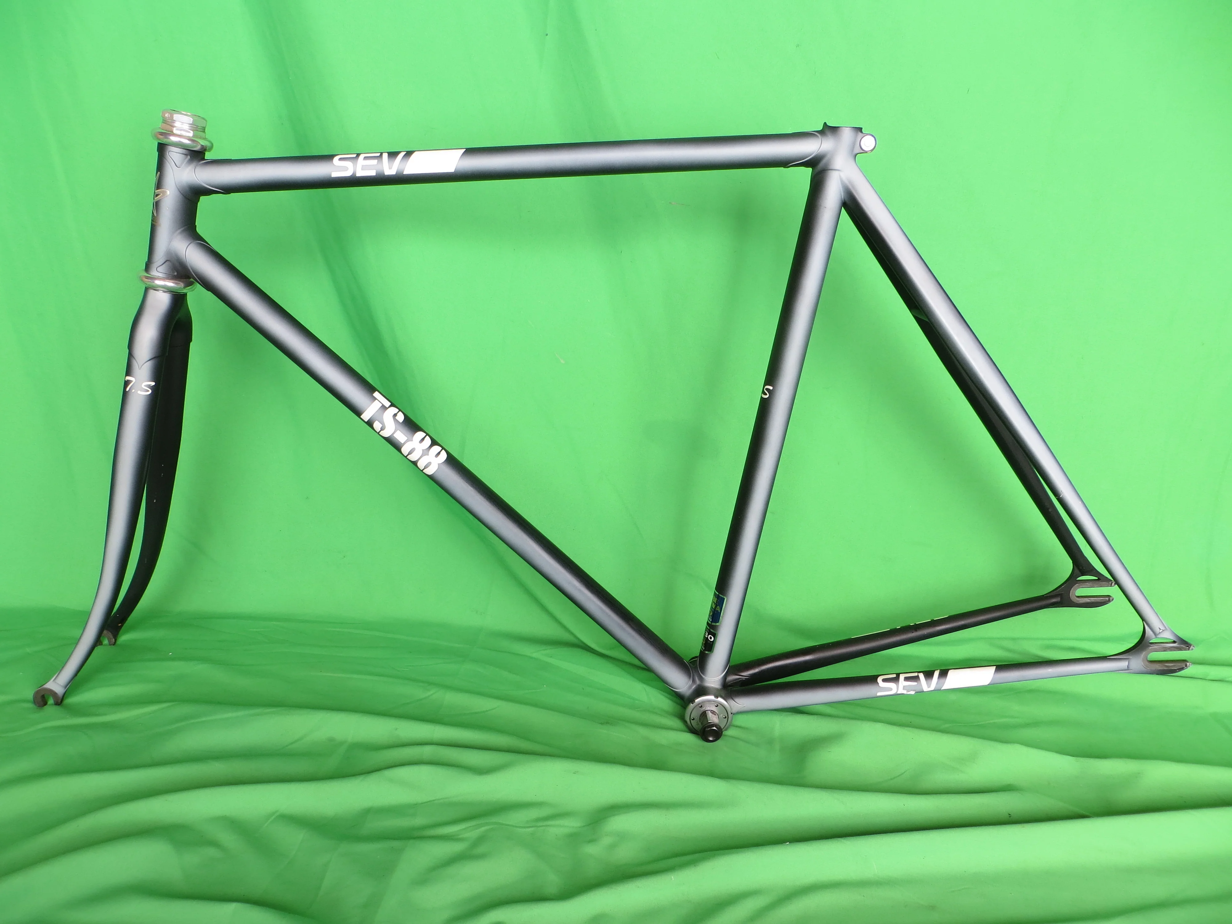 Makino Kaisei Ultima R // Matte Black with White Fade // 51.5cm