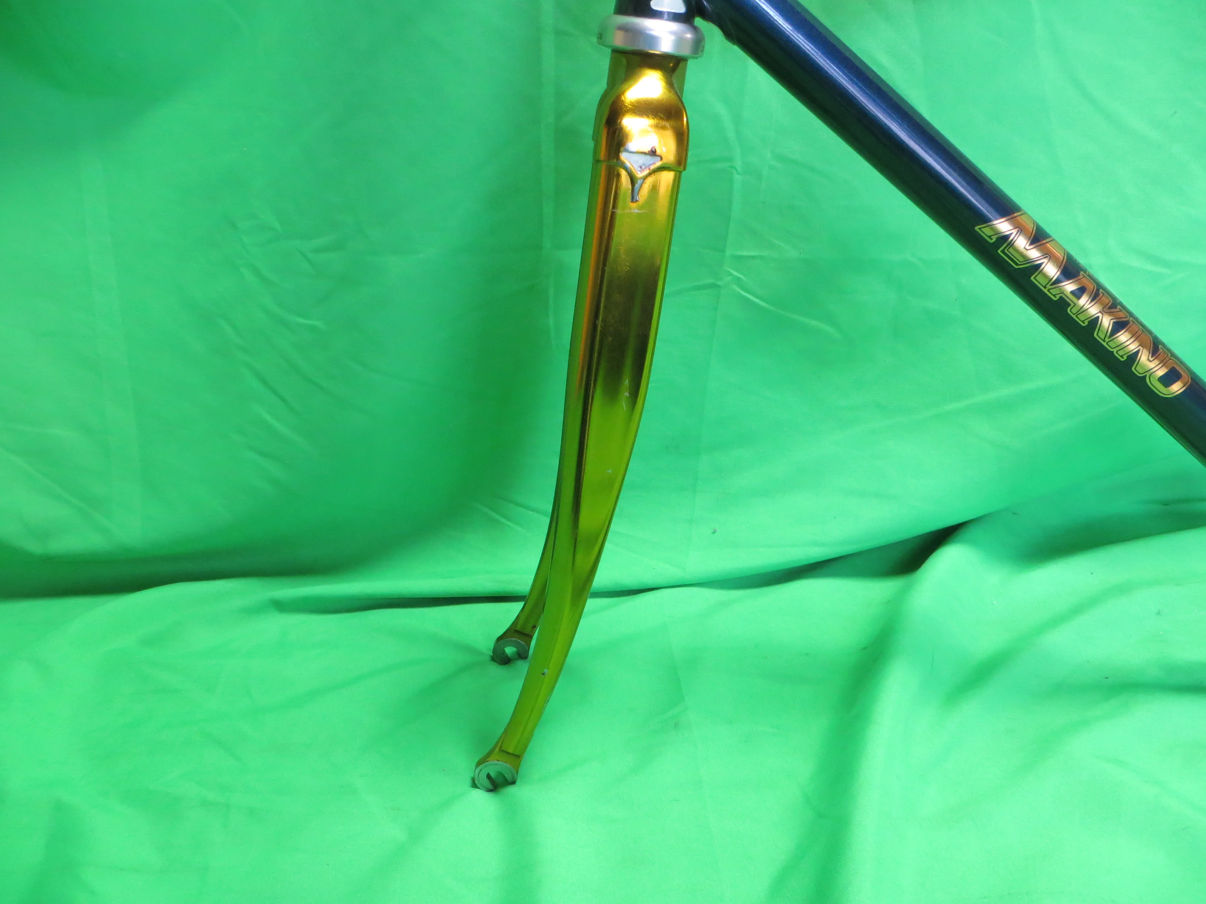 Makino Columbus Max Fork // Navy Metallic / Gold Plated Frok // 51cm - Image 3