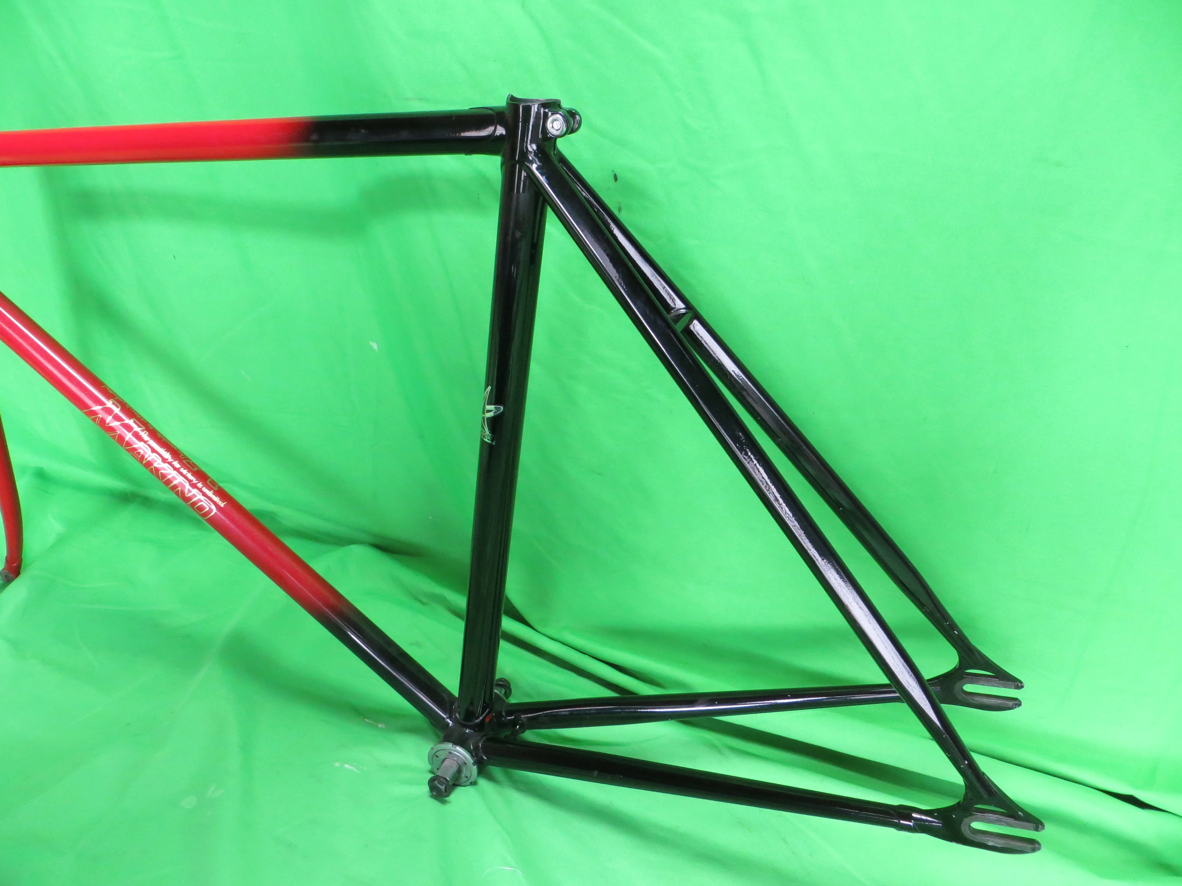 Makino // Red / Black Fade // 50.5cm - Image 8