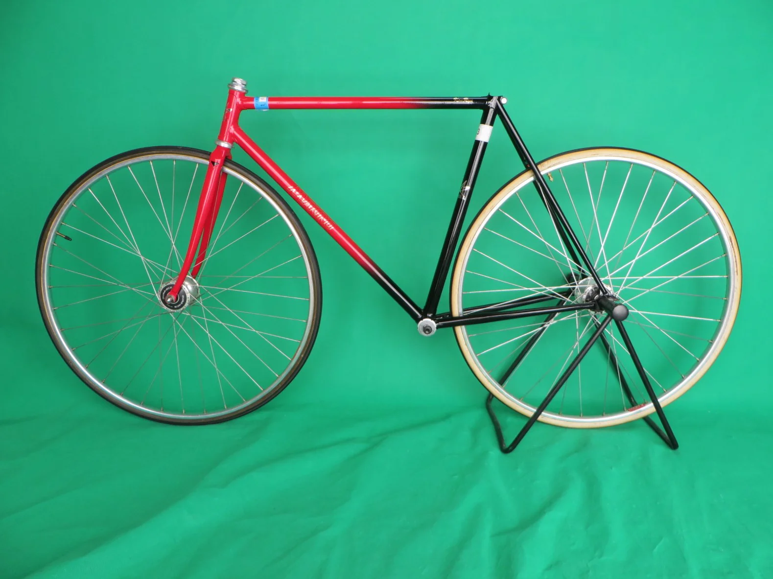 Makino // Red / Black Fade // 53cm - Image 16