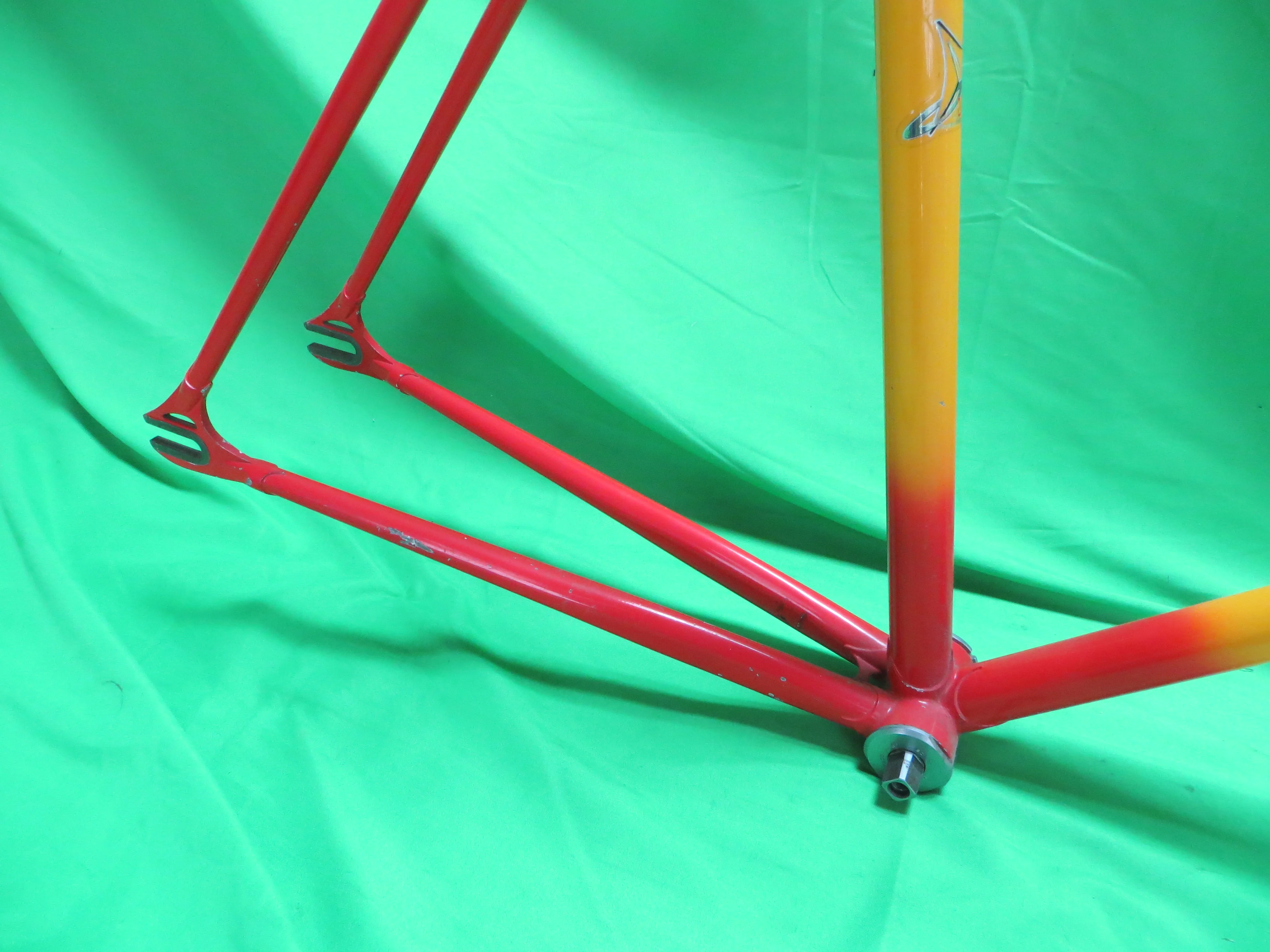 Makino // Red / Yellow / White Tri-color // 52cm - Image 14