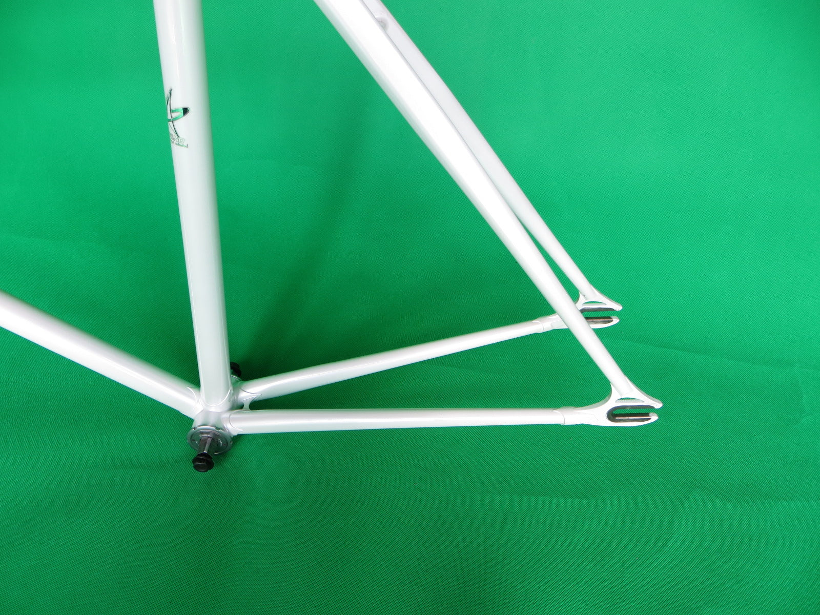 Makino // White 2013 // 53cm - Image 6