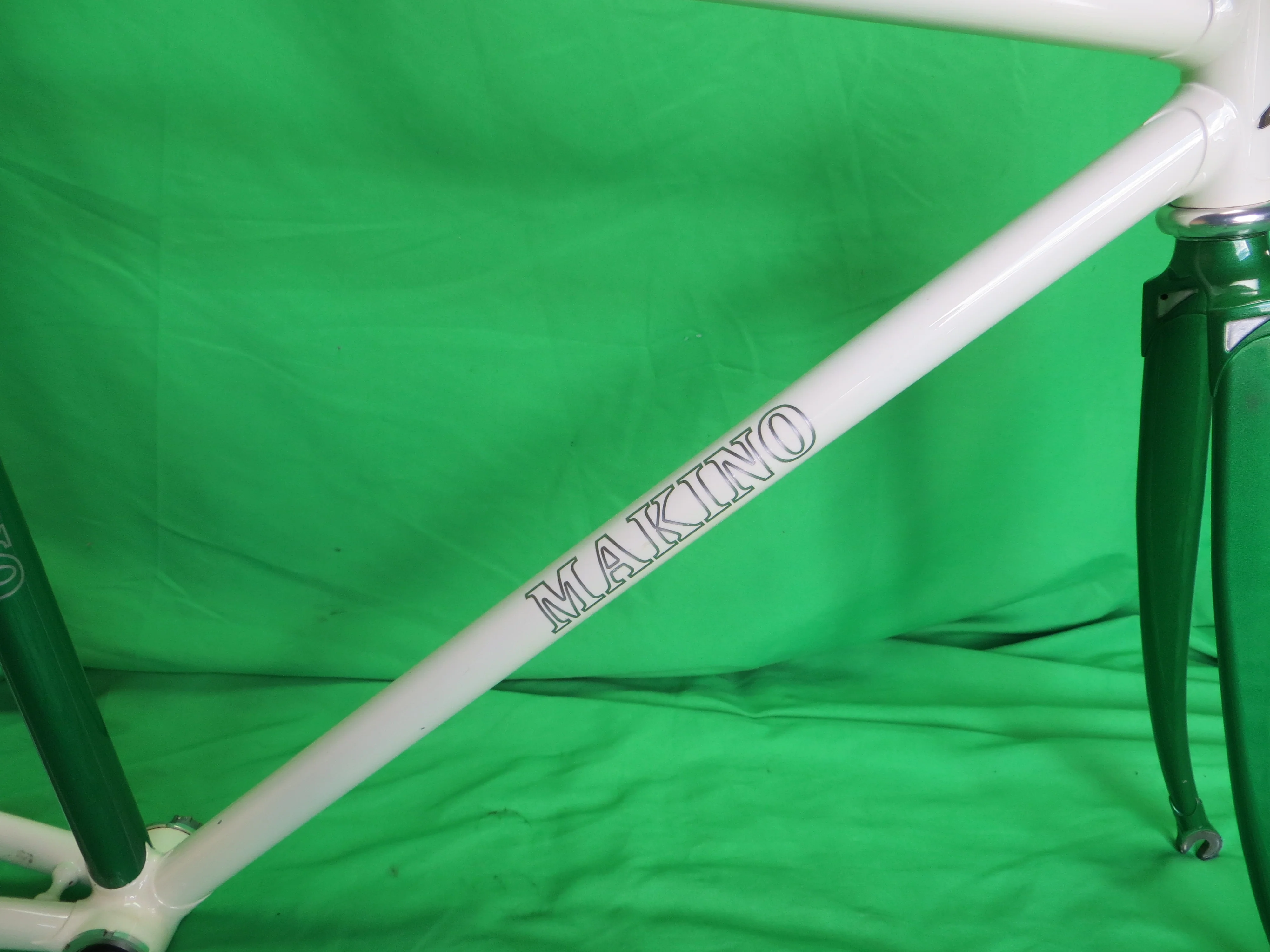Makino // White / Green Metallic // 47.5cm - Image 13