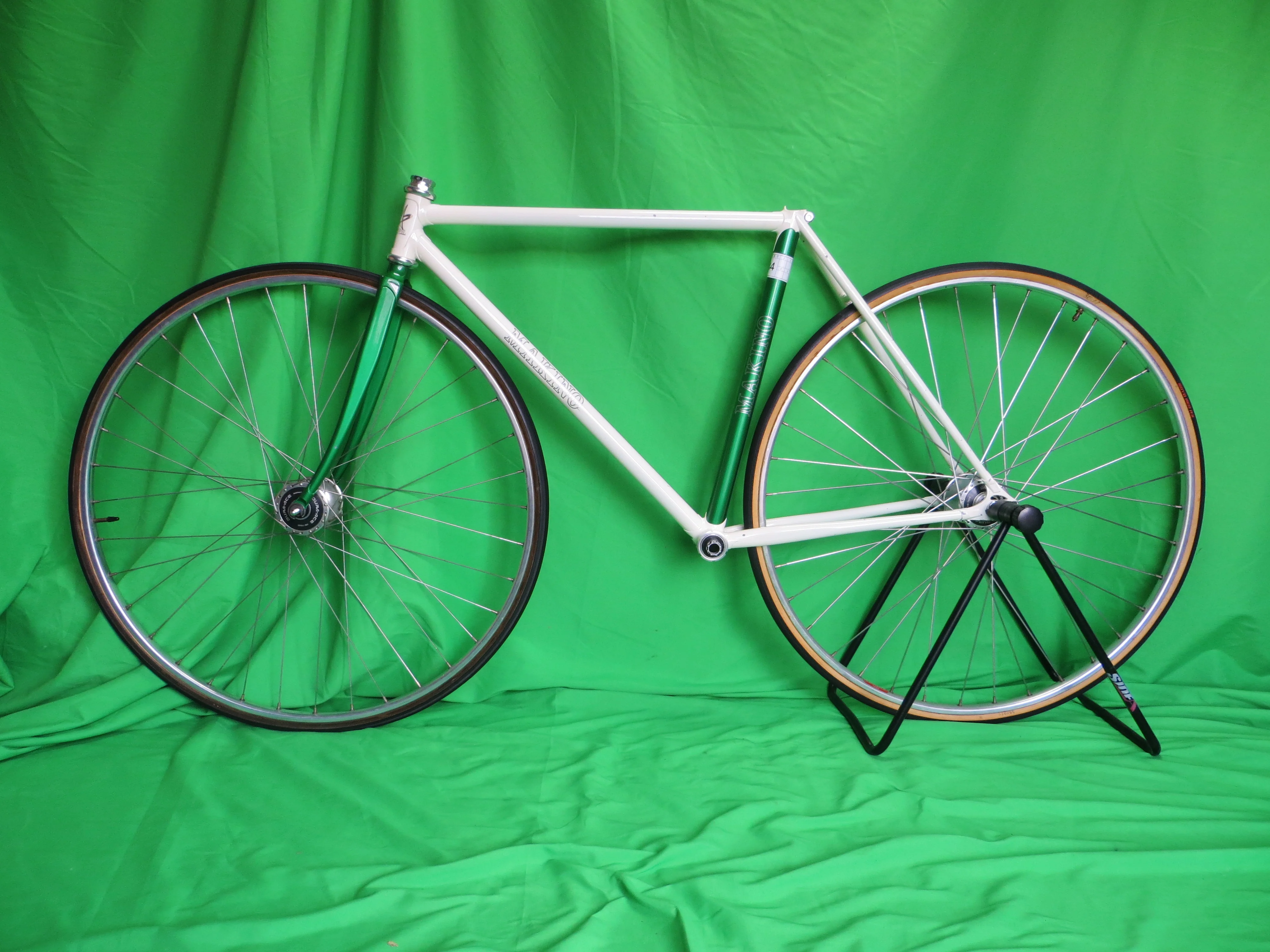 Makino // White / Green Metallic // 47.5cm - Image 16
