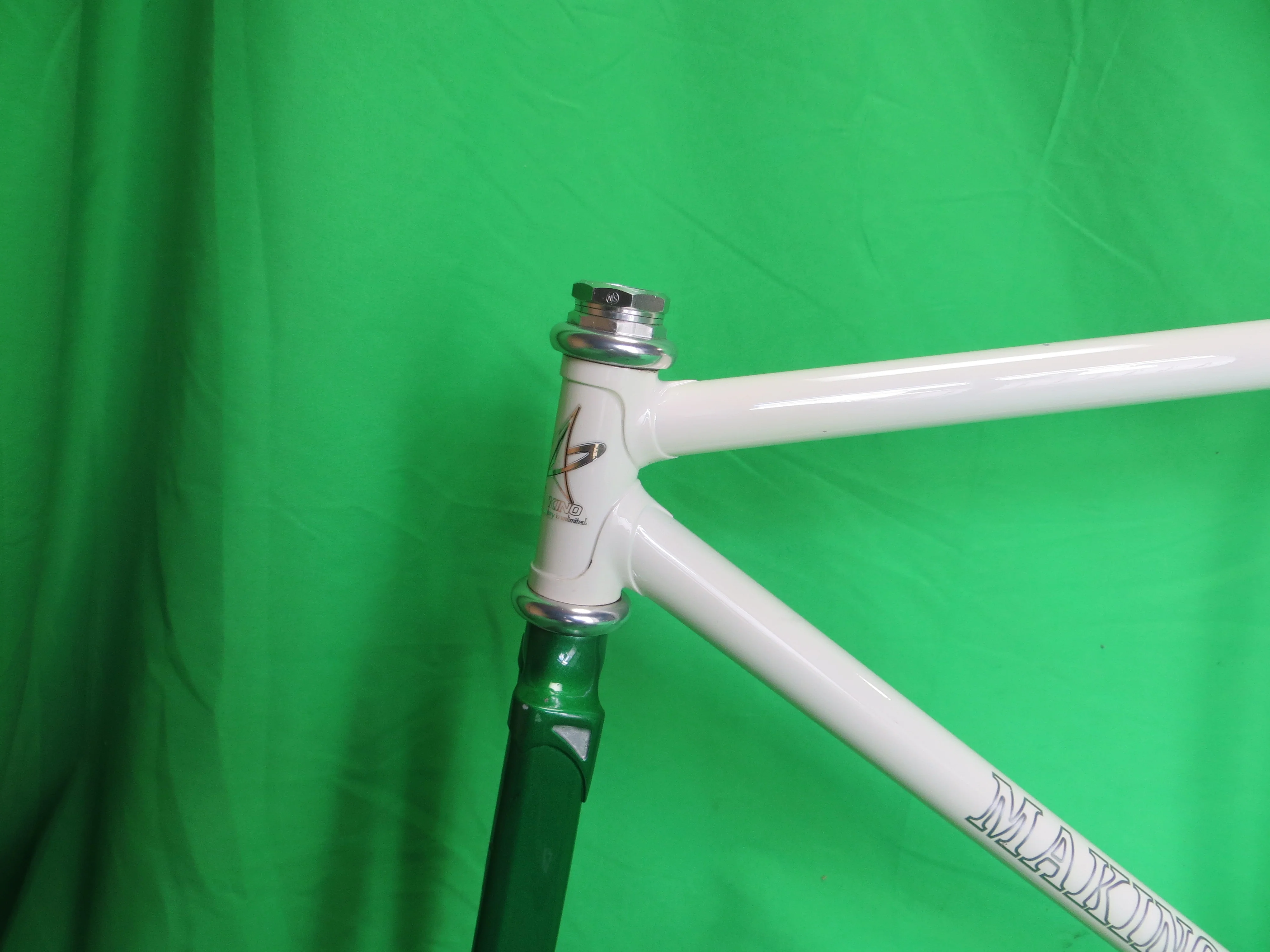 Makino // White / Green Metallic // 47.5cm - Image 2