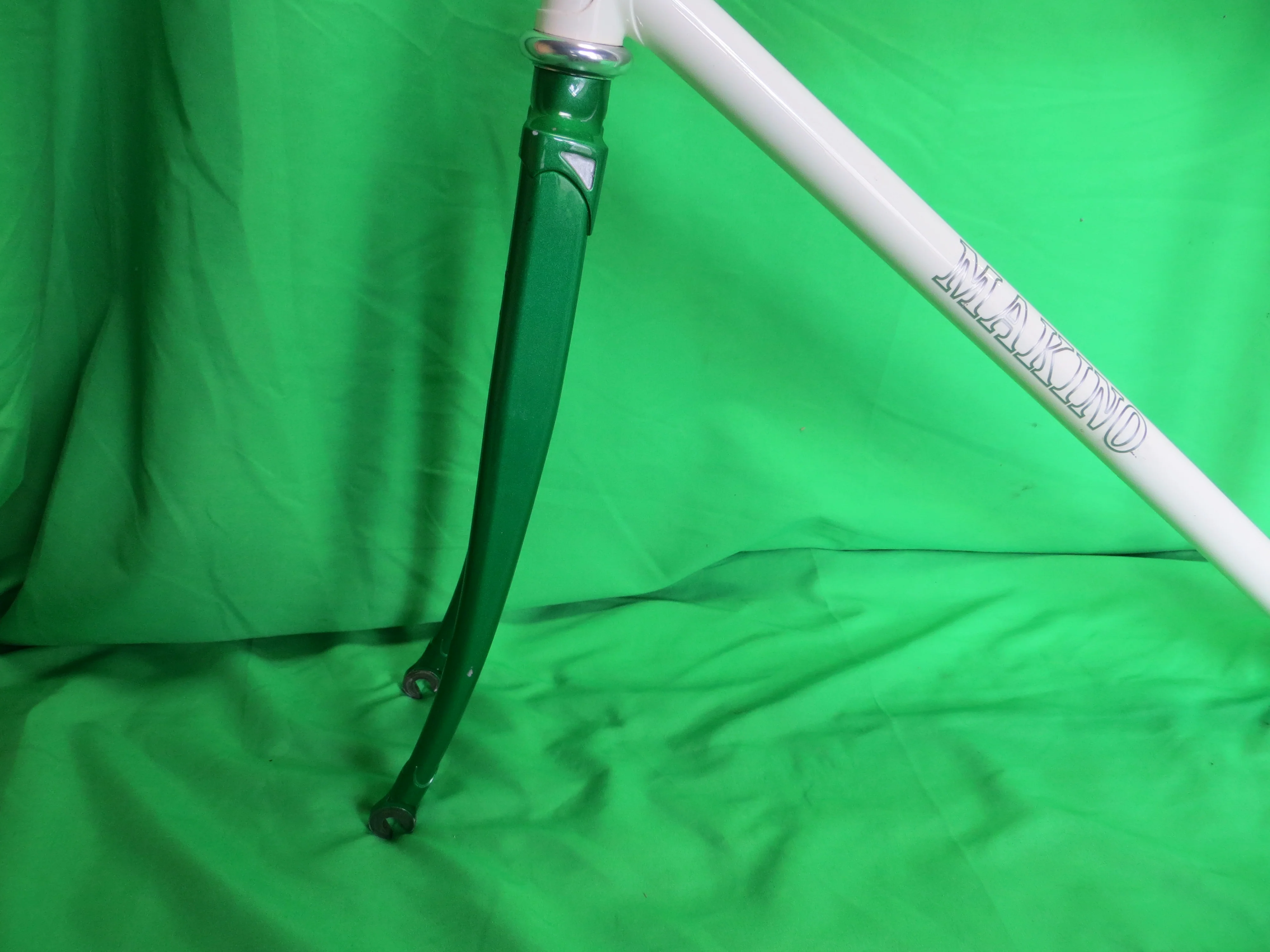 Makino // White / Green Metallic // 47.5cm - Image 3