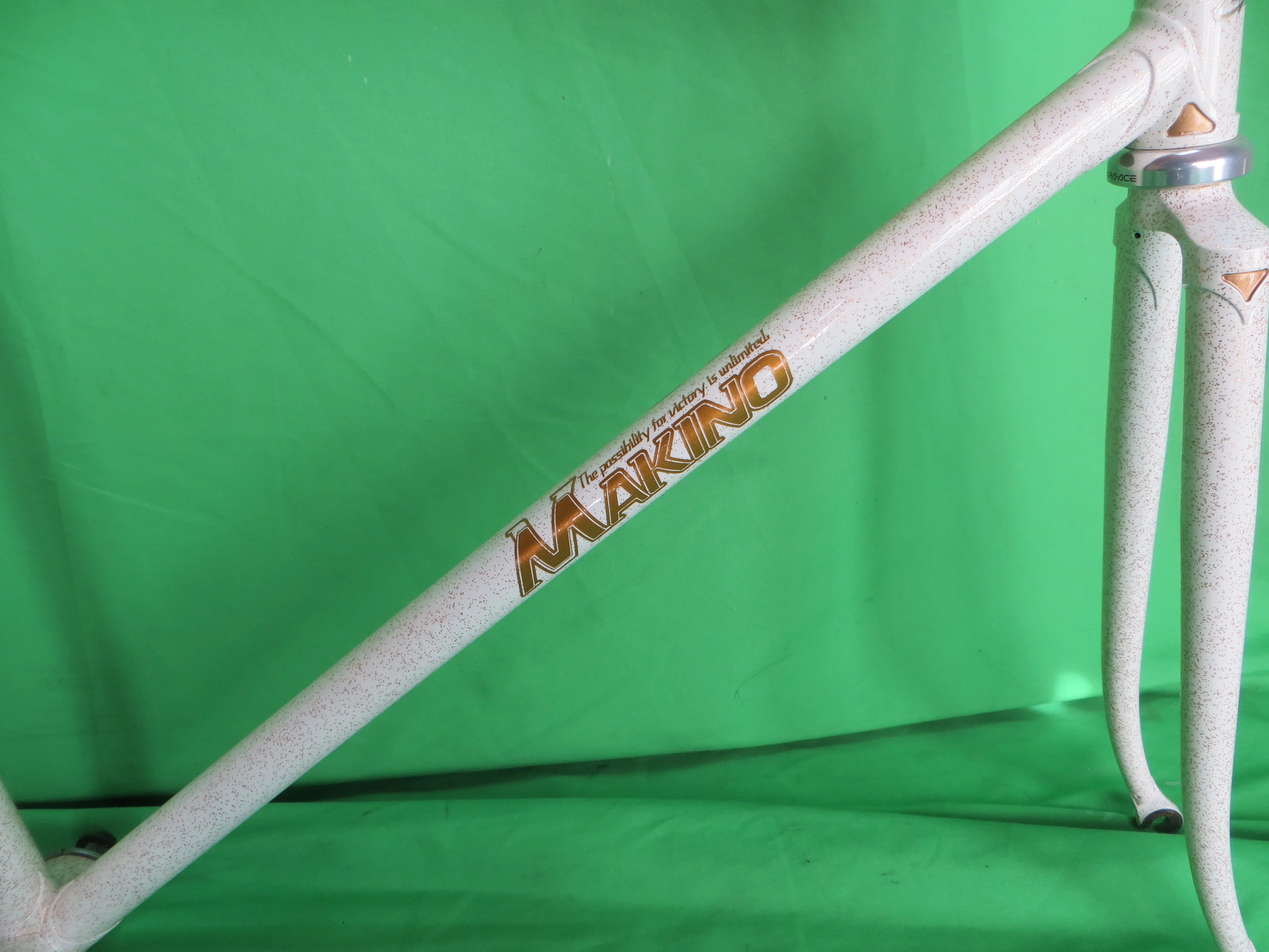 Makino // White with Gold Flake // 52.5cm - Image 13