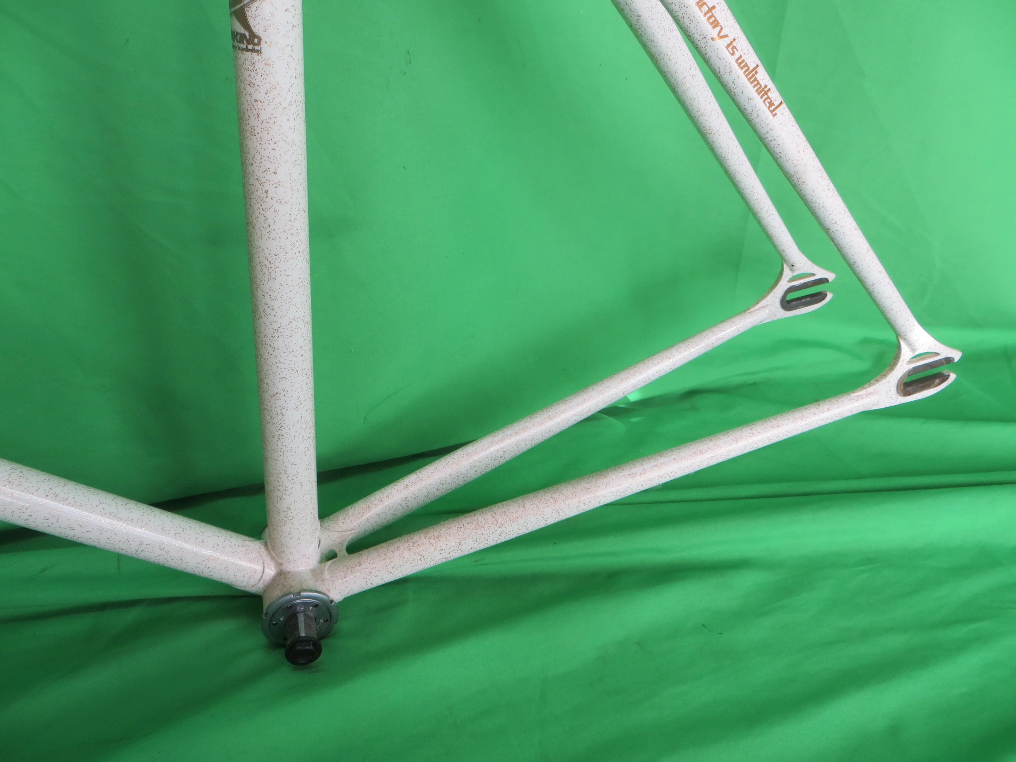 Makino // White with Gold Flake // 52.5cm - Image 7