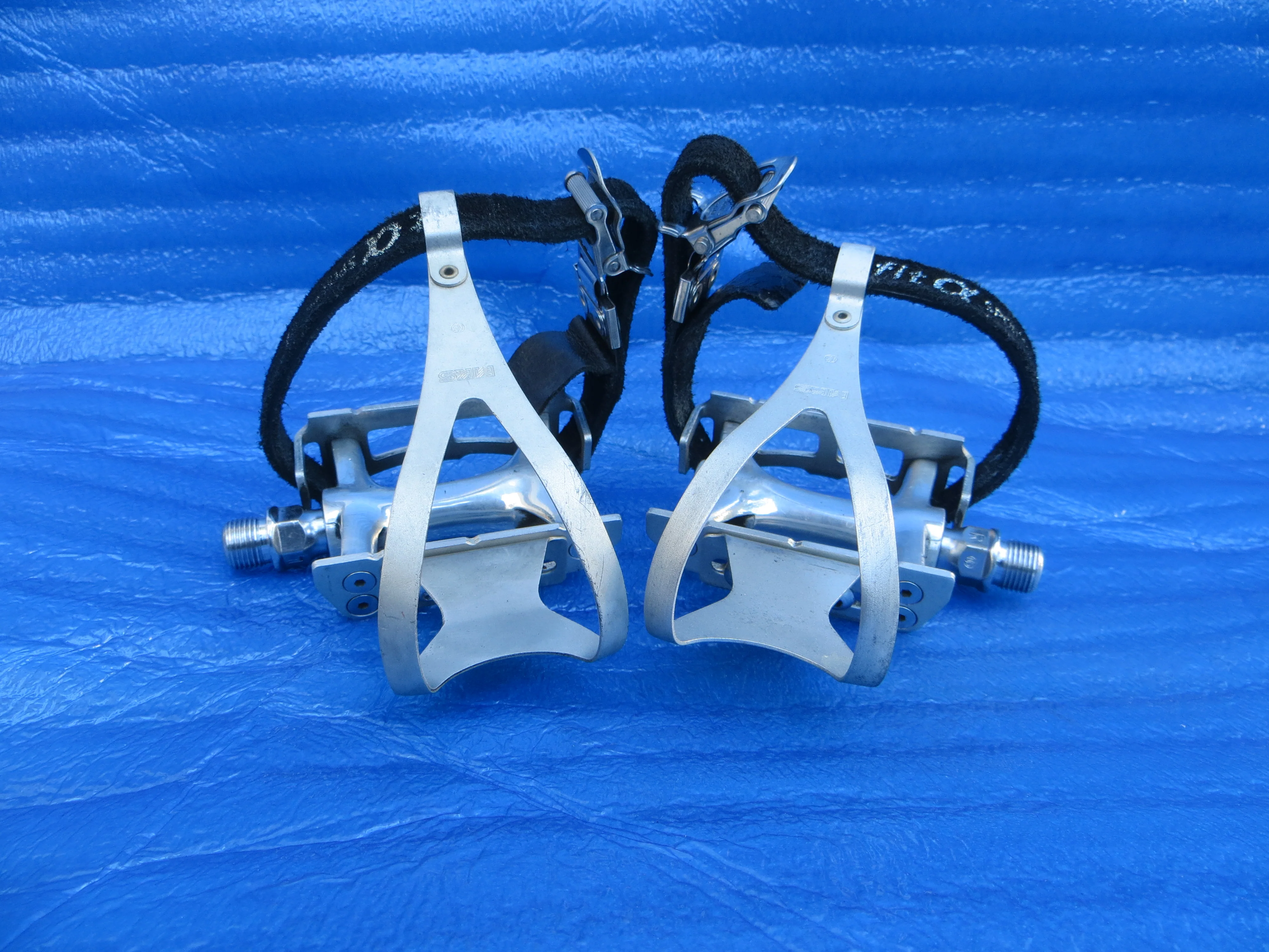MKS Royal Nuevo NJS Pedals , MKS NJS M-size AA Clips and Toshi NJS Toe Straps (26011306) - Image 2