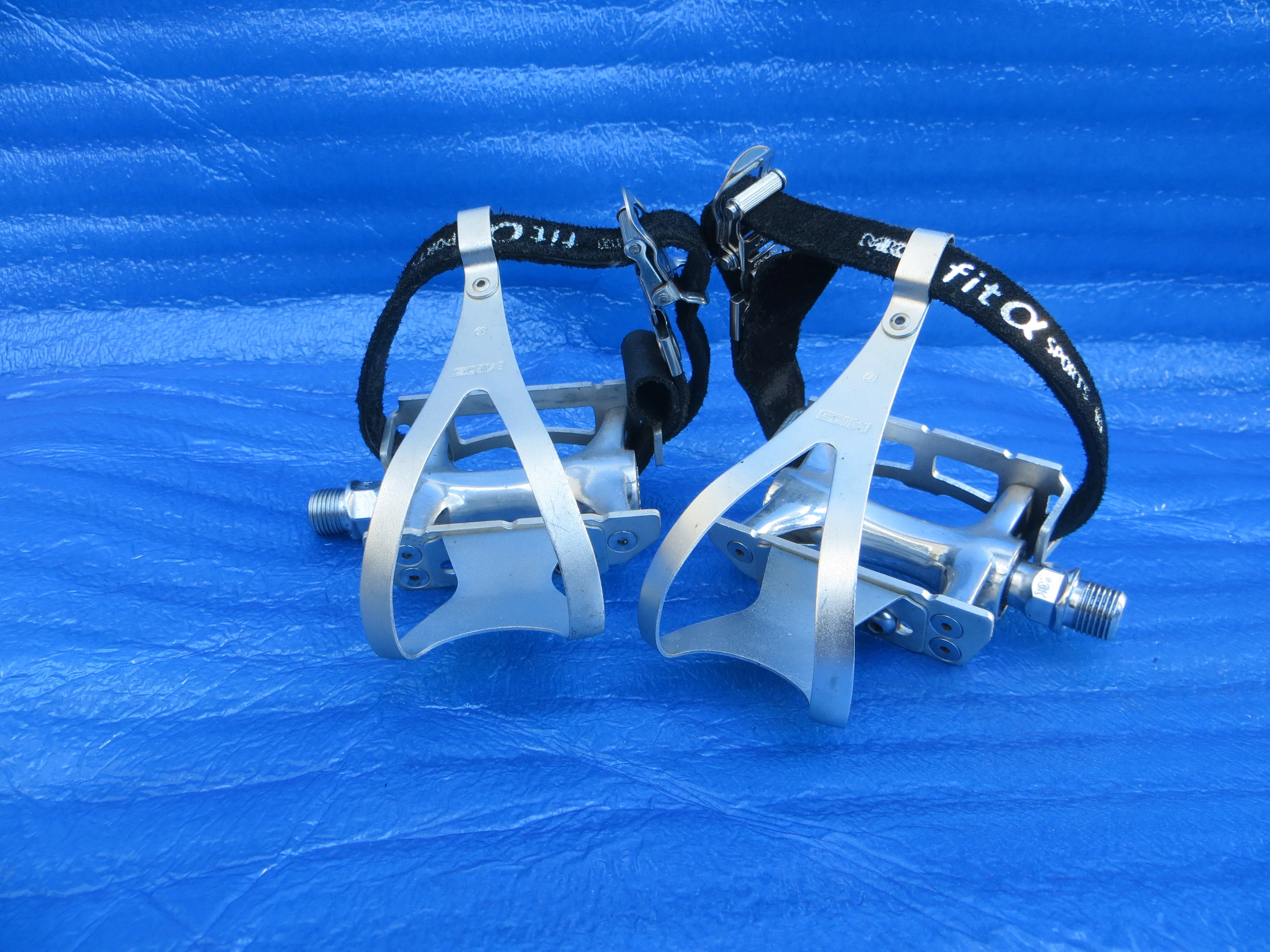 MKS Royal Nuevo NJS Pedals , MKS NJS M-size AA Clips and Toshi NJS Toe Straps (26011307) - Image 2
