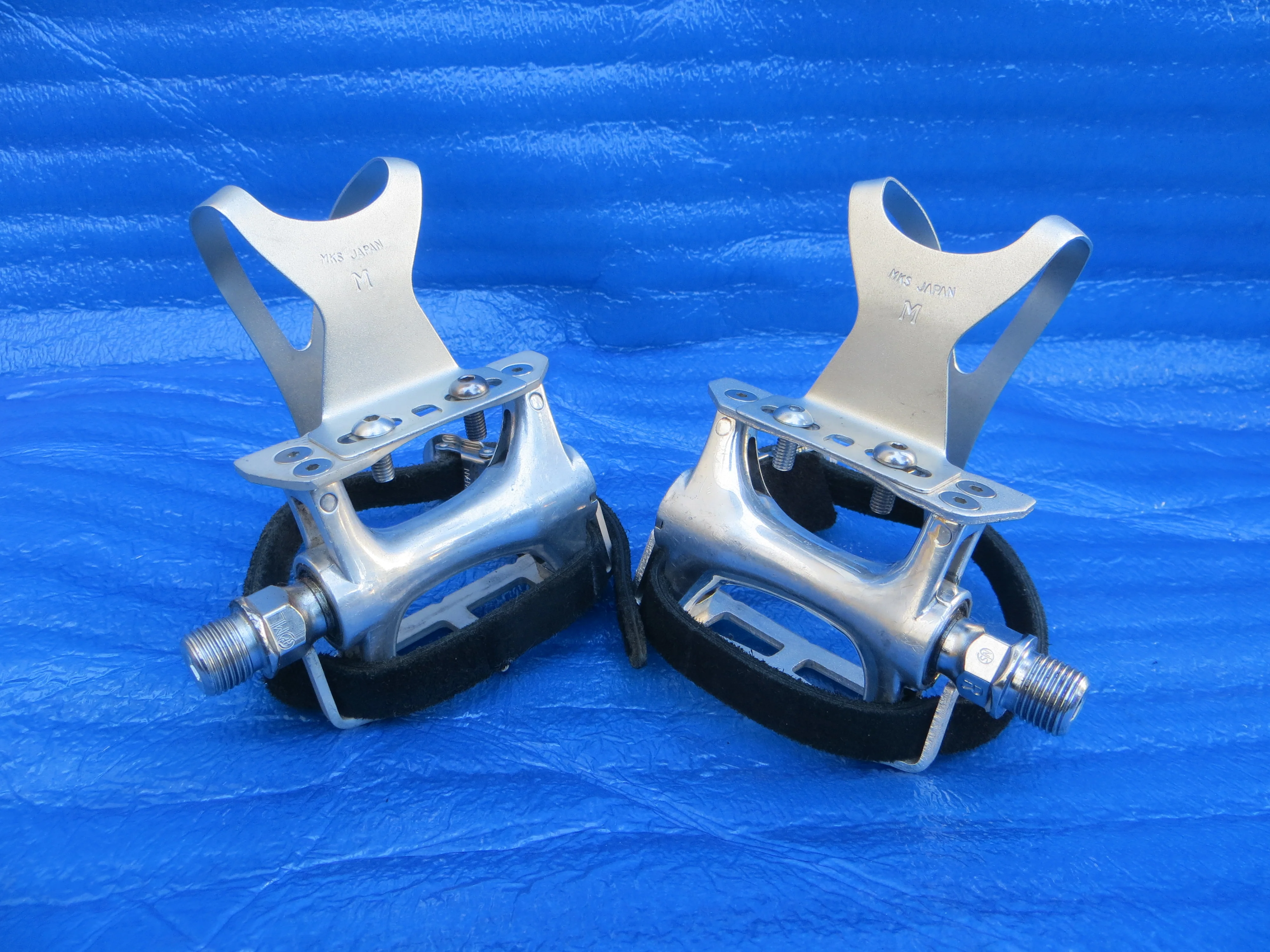 MKS Royal Nuevo NJS Pedals , MKS NJS M-size AA Clips and Toshi NJS Toe Straps (26011307) - Image 3