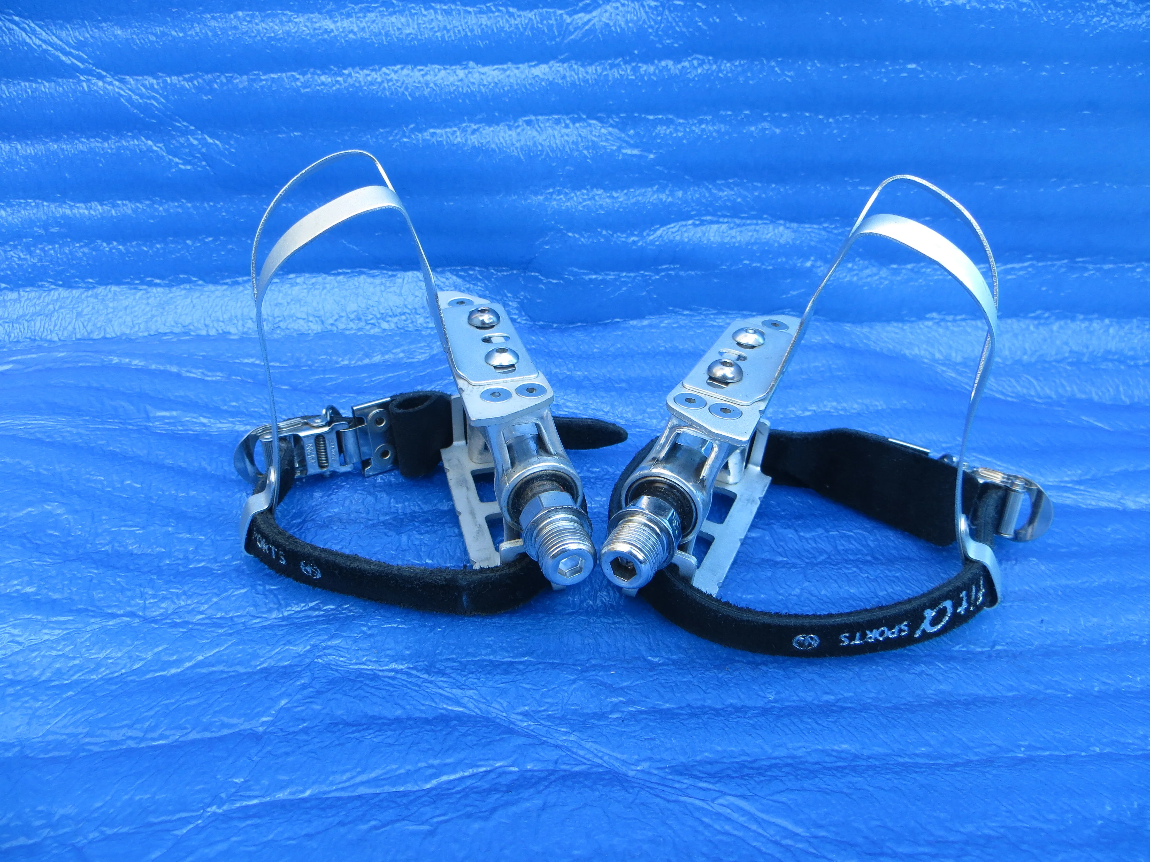 MKS Royal Nuevo NJS Pedals , MKS NJS M-size AA Clips and Toshi NJS Toe Straps (26011307) - Image 5