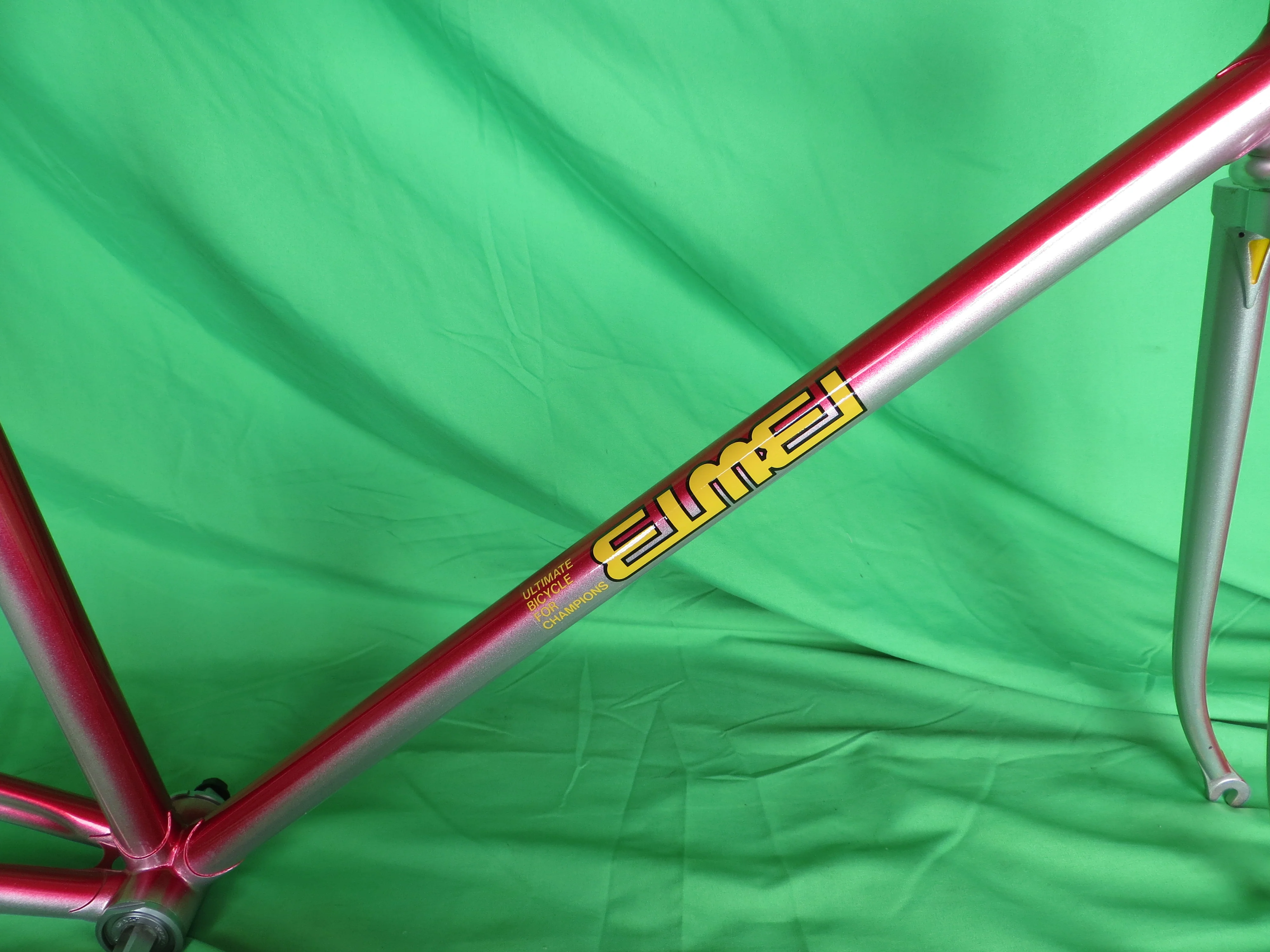 Never Used! /  EIMEI // Red / Silver Fade // 57.5cm - Image 13