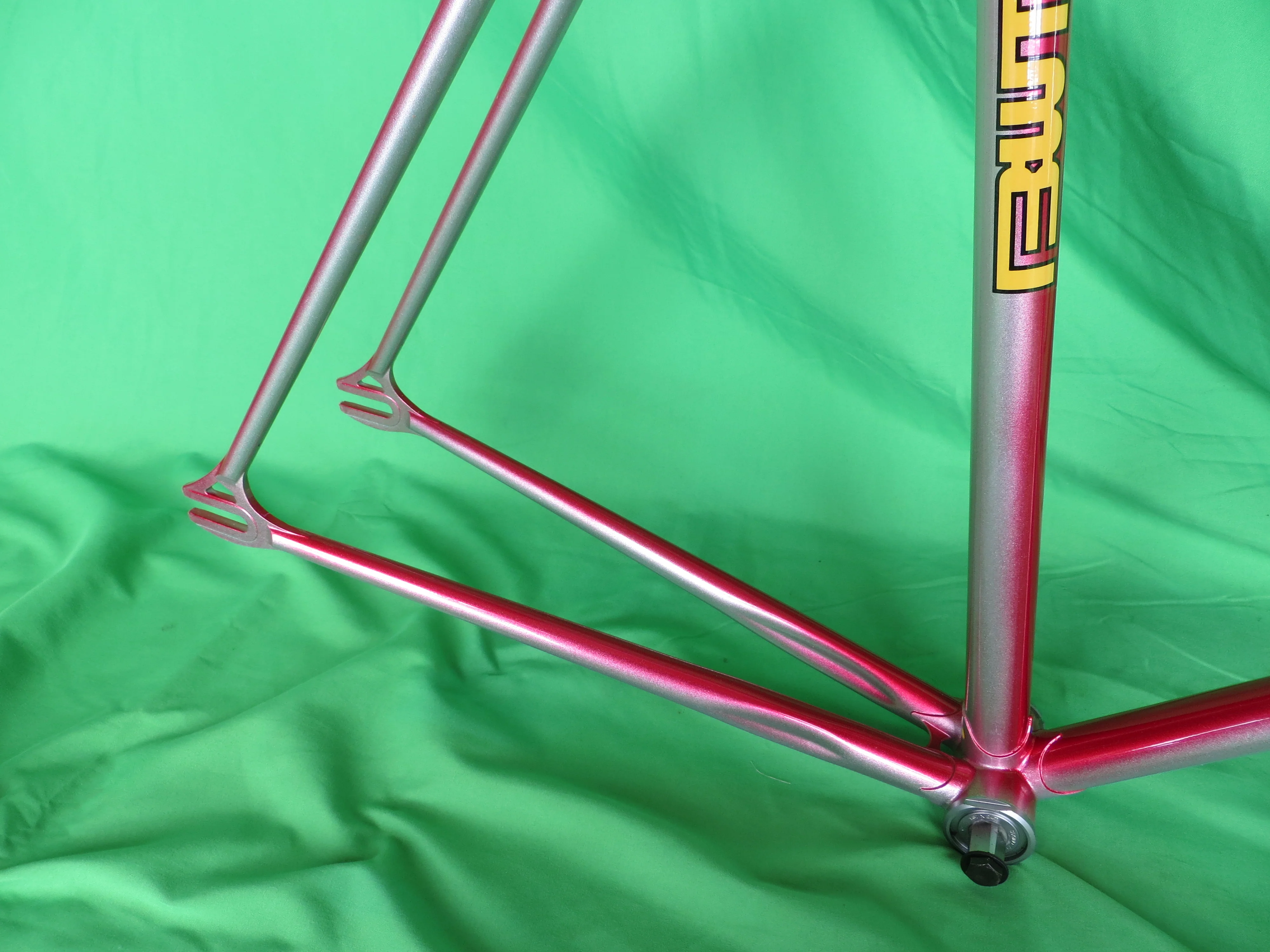 Never Used! /  EIMEI // Red / Silver Fade // 57.5cm - Image 14