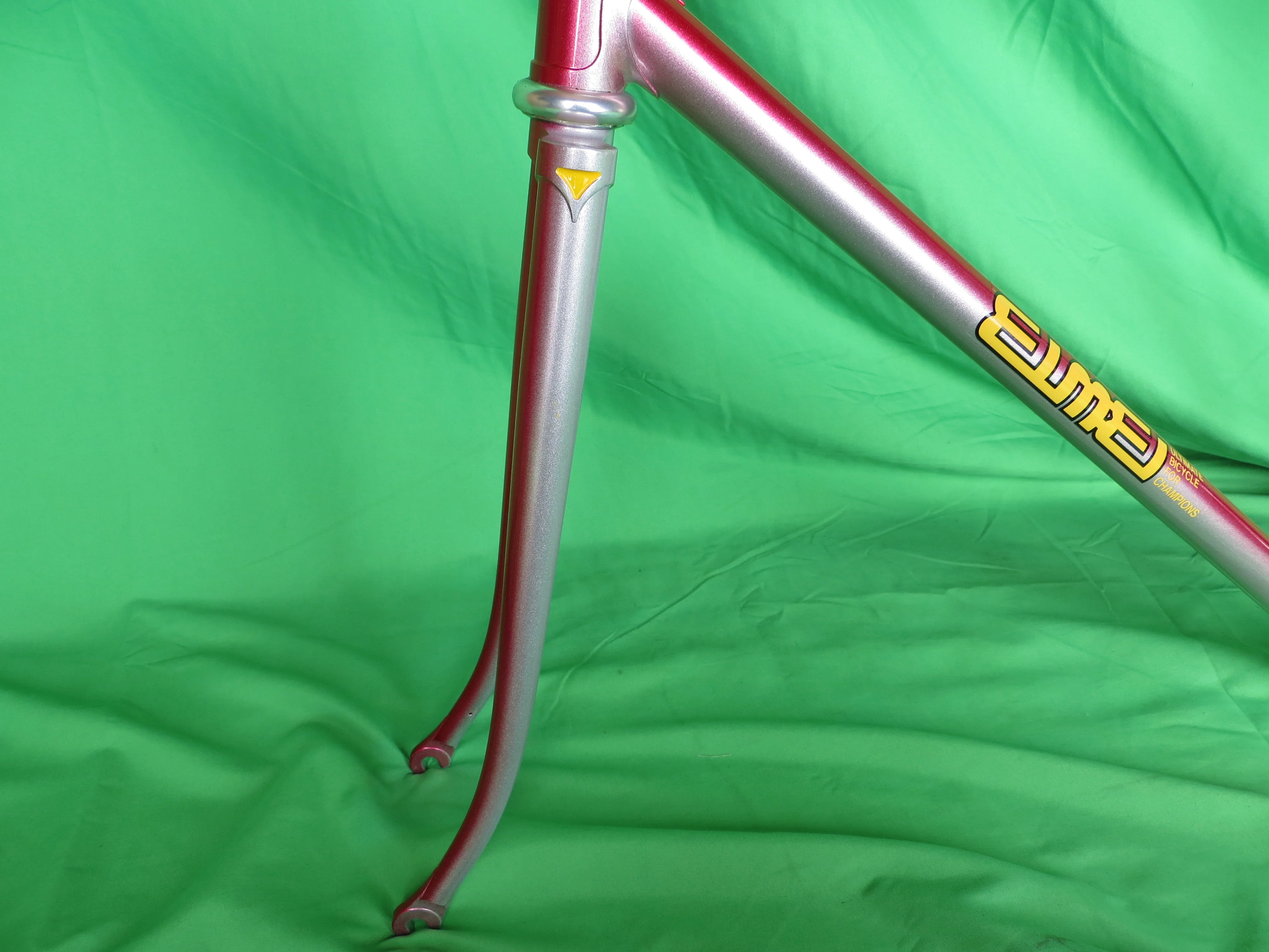 Never Used! /  EIMEI // Red / Silver Fade // 57.5cm - Image 3