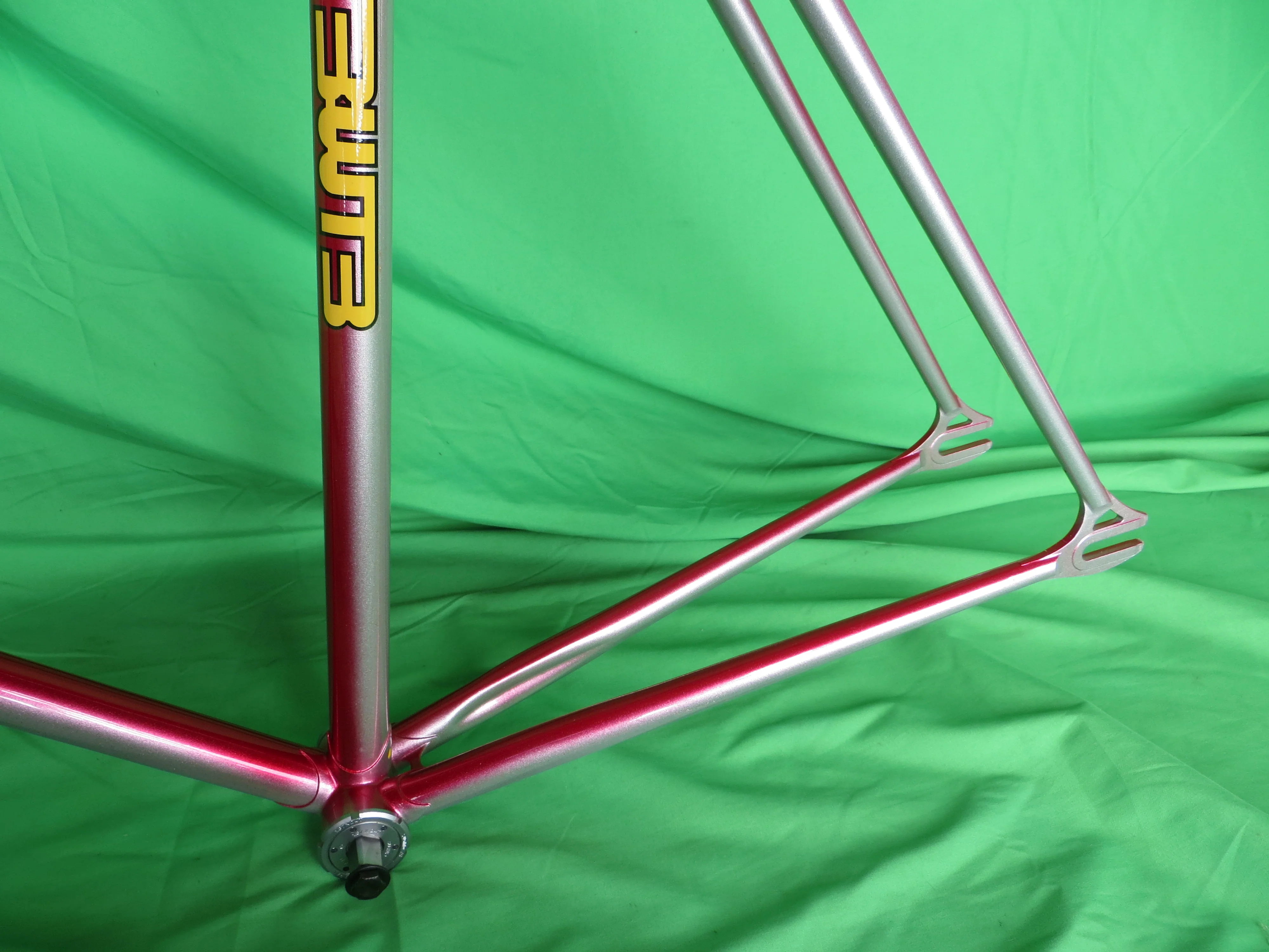 Never Used! /  EIMEI // Red / Silver Fade // 57.5cm - Image 7