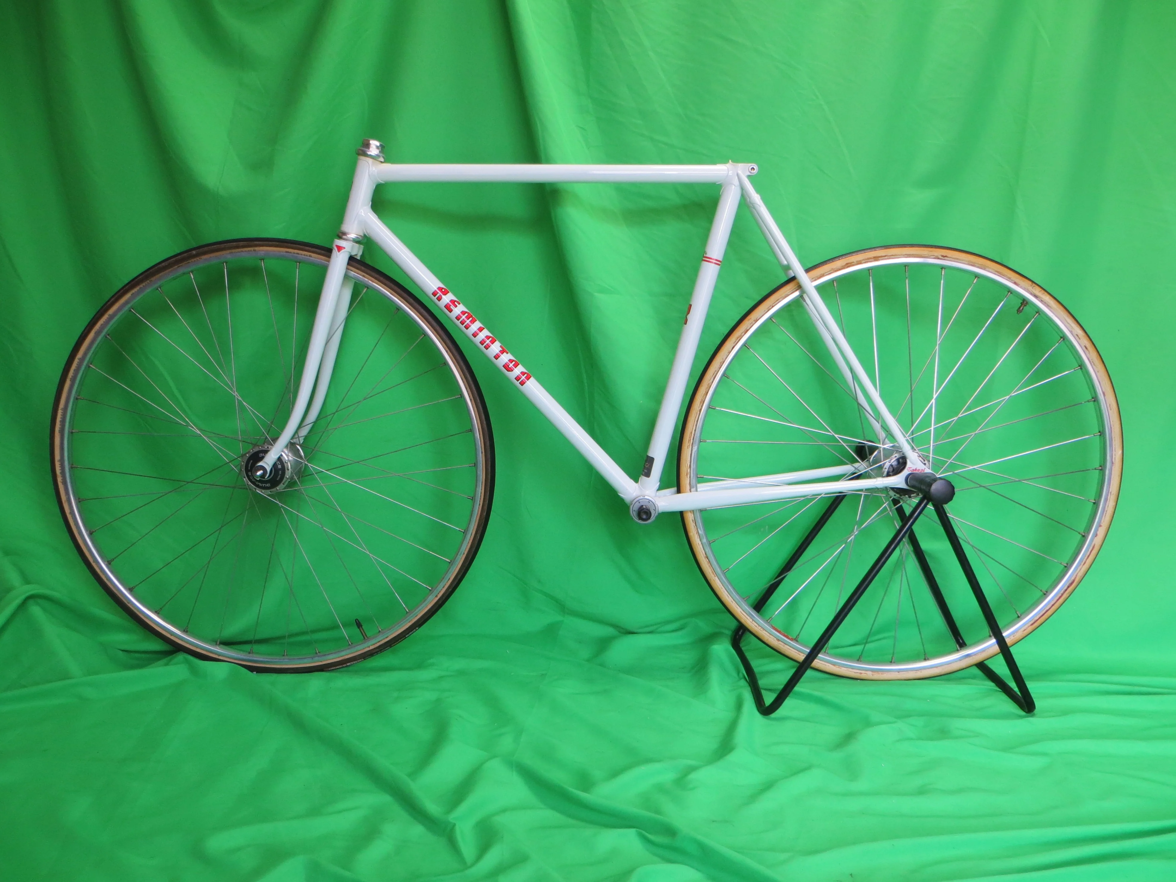 Never Used REMINTON // White 1997 // 51.5cm - Image 19
