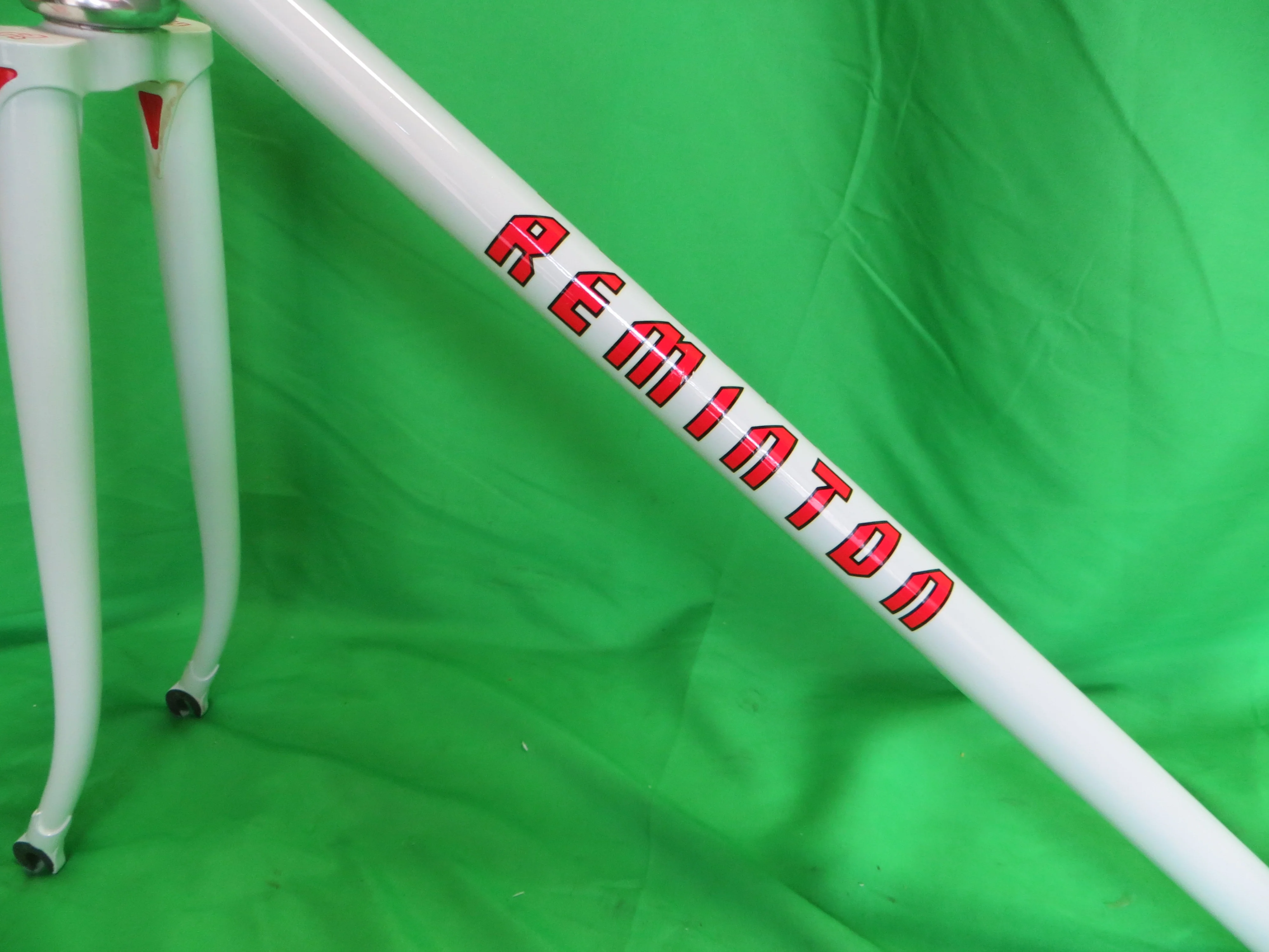Never Used REMINTON // White 1997 // 51.5cm - Image 8