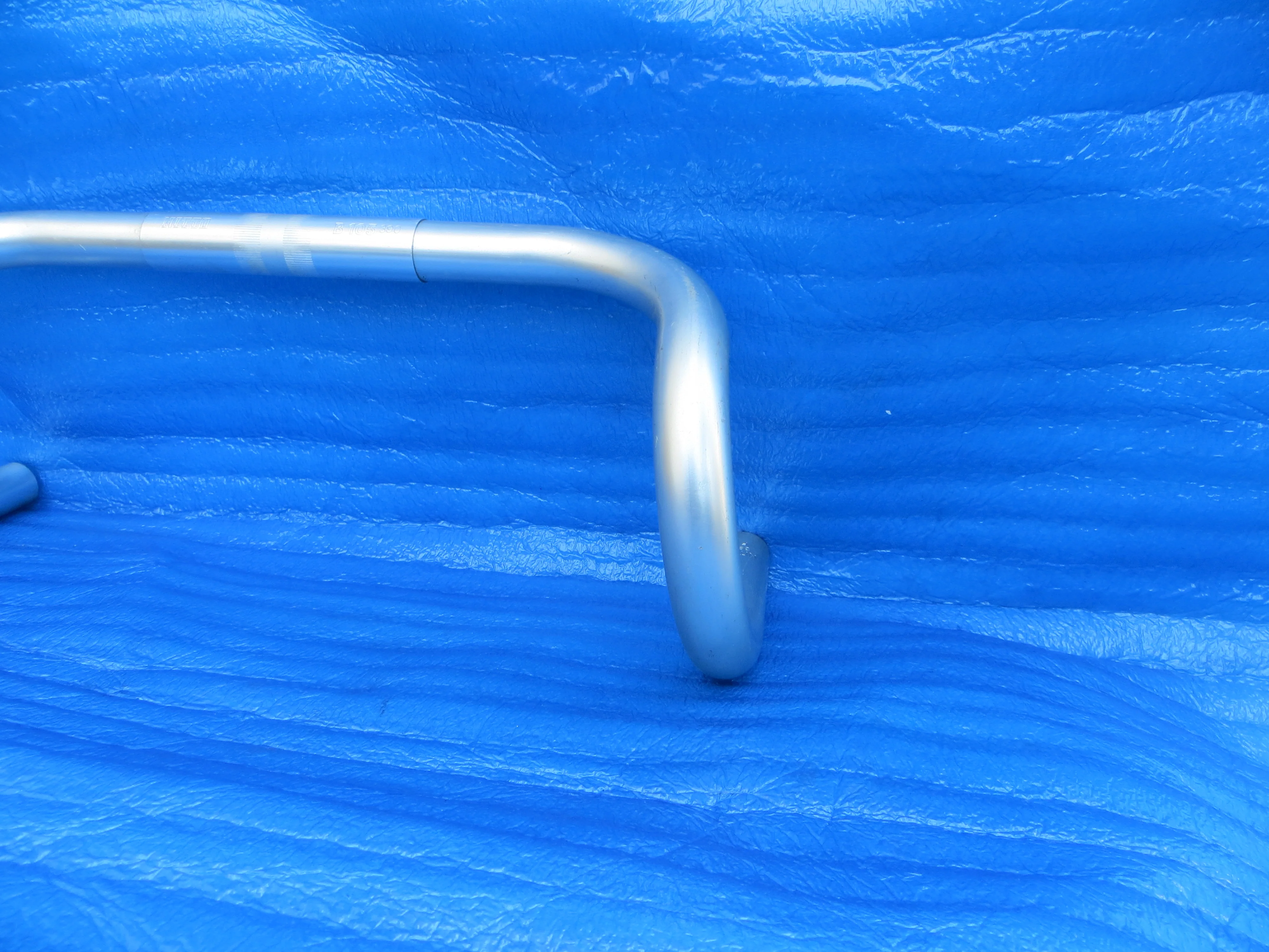 Nitto B105 AA Non NJS Handlebar 25.4mm / 39cm (26021801) - Image 4
