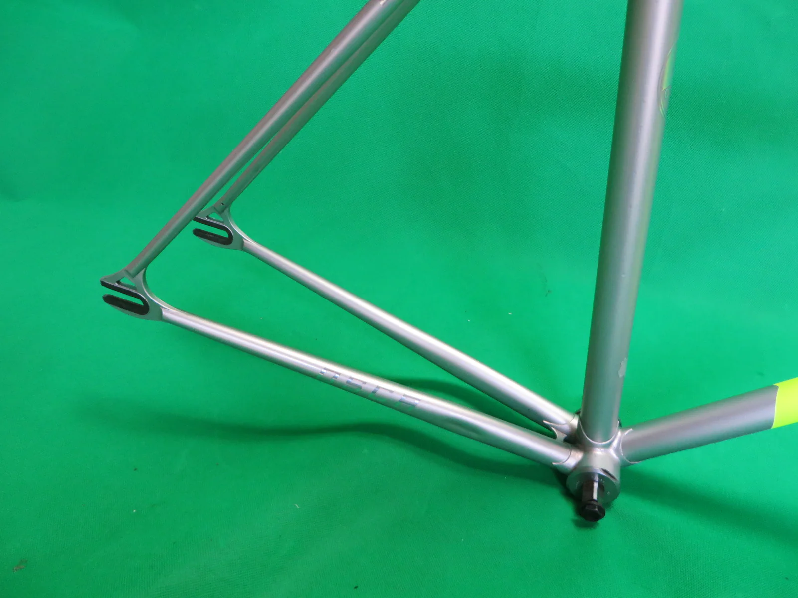 OSCA Columbus Max Fork // Matte Neon Yellow / Matte Silver Two Tone // 49cm - Image 14