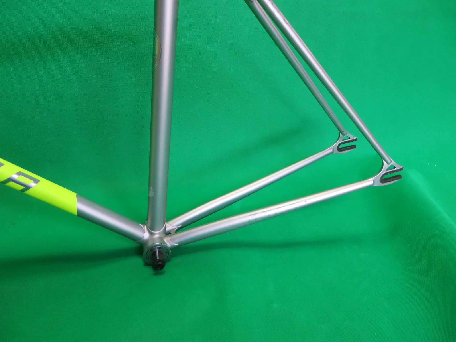OSCA Columbus Max Fork // Matte Neon Yellow / Matte Silver Two Tone // 49cm - Image 7