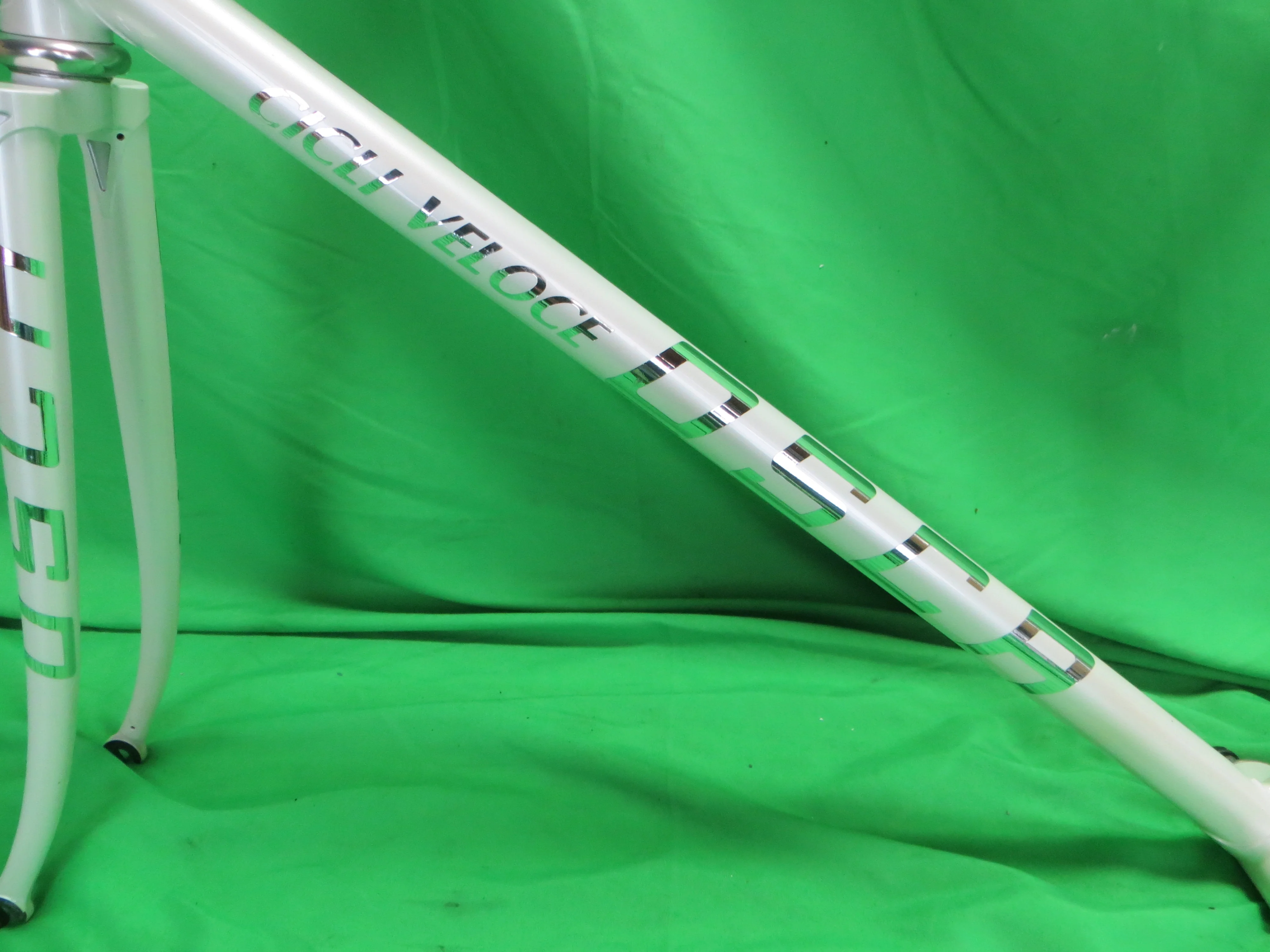 Osca // White  // 53.5cm - Image 6