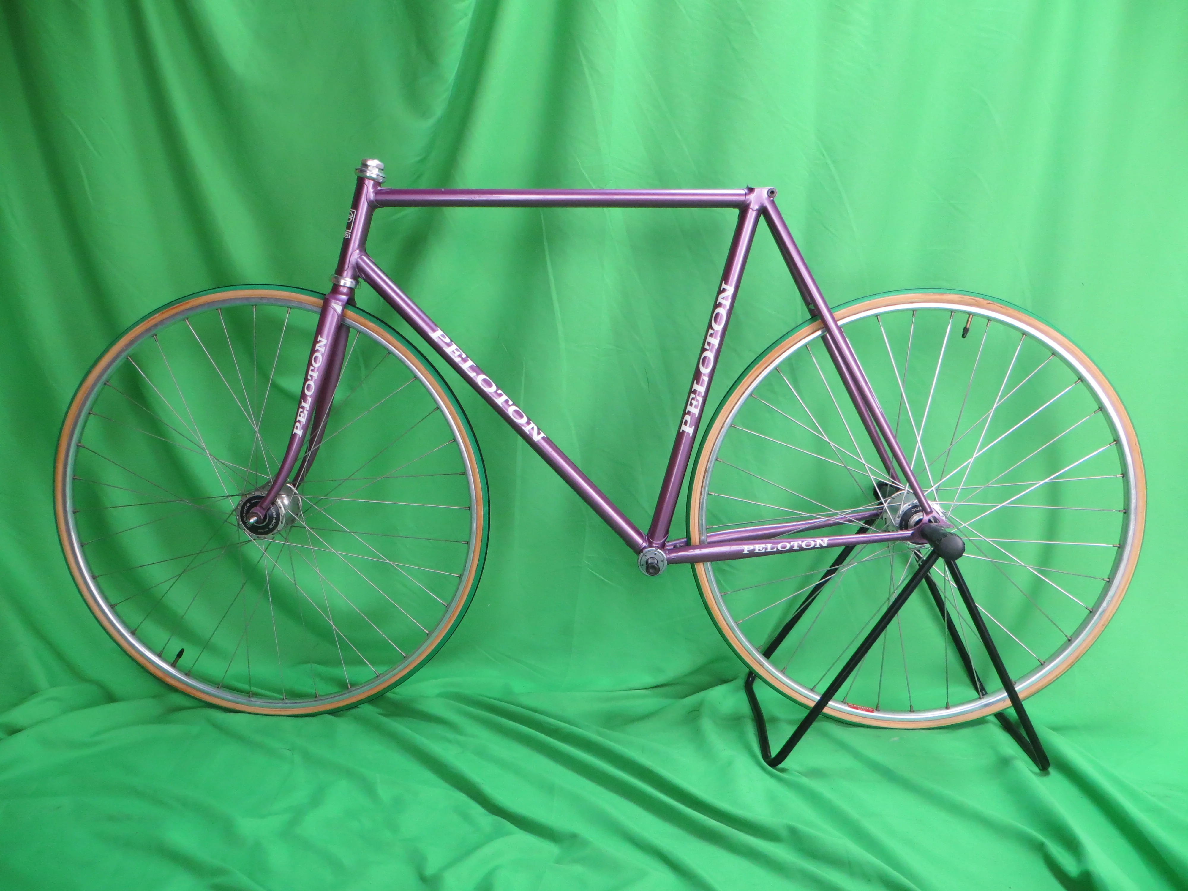 Peloton //Pinkish Purple Metallic // 55cm - Image 17