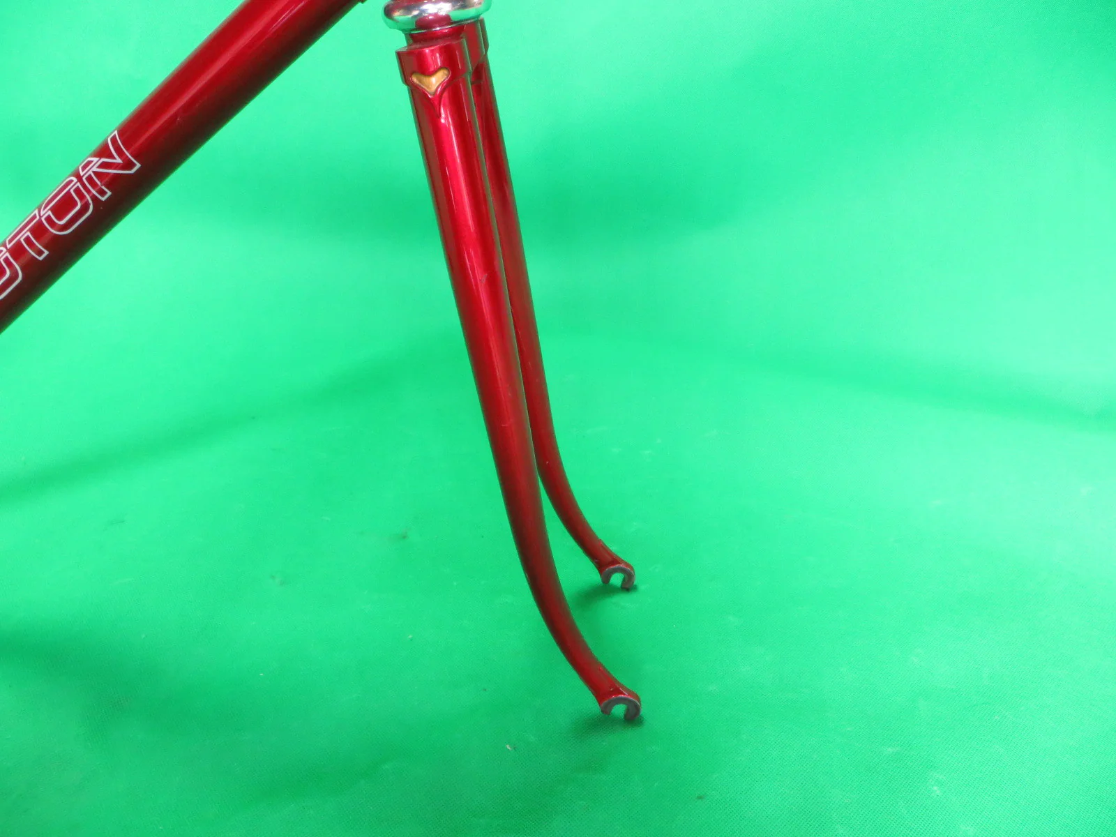 PELOTON // Metallic Red // 49.5cm - Image 10