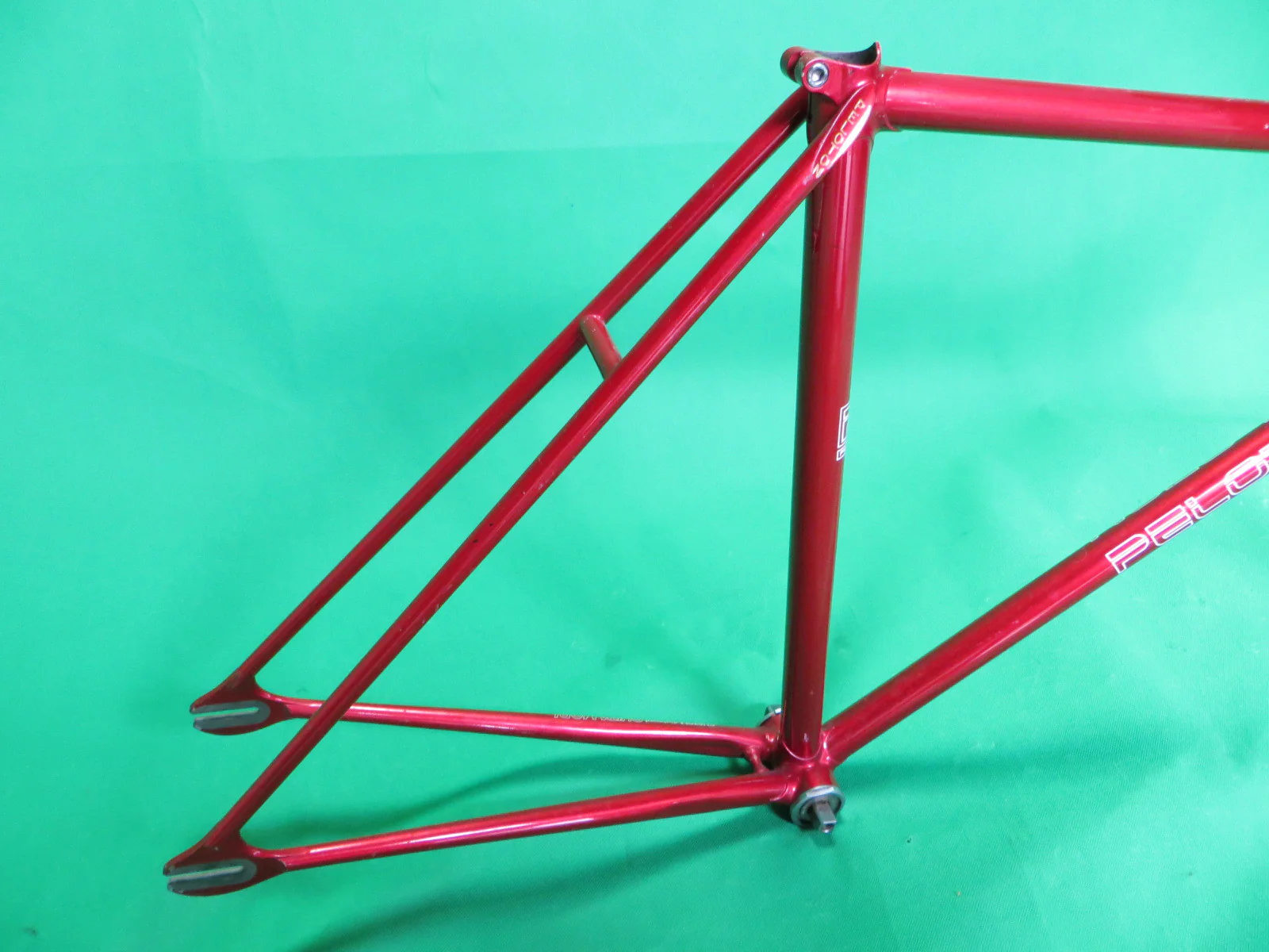 PELOTON // Metallic Red // 49.5cm - Image 15
