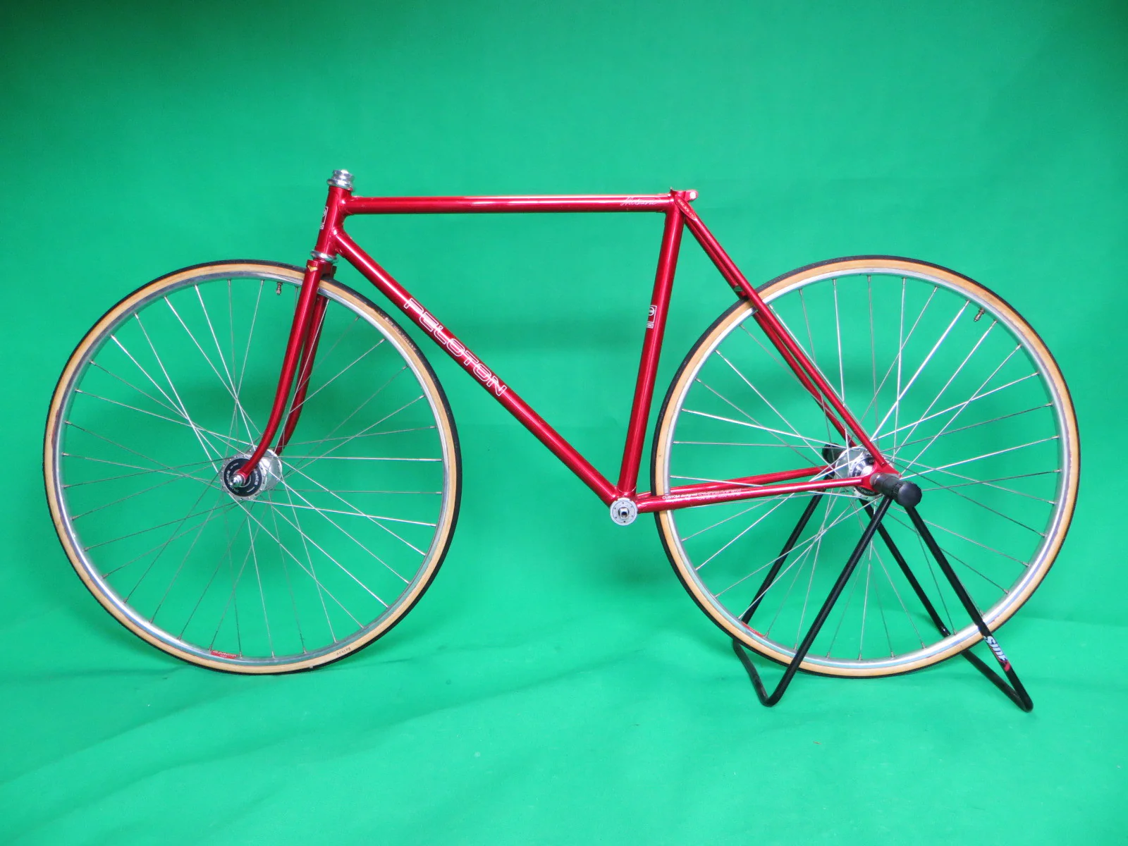 PELOTON // Metallic Red // 49.5cm - Image 16
