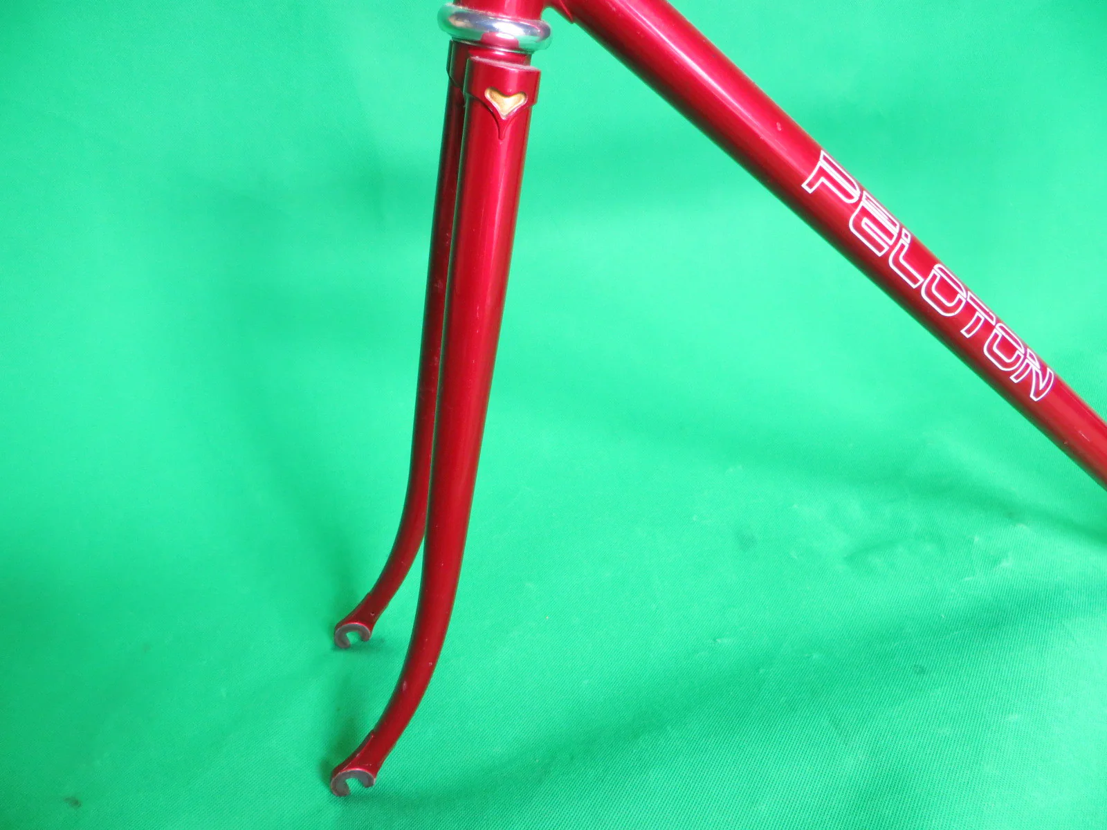 PELOTON // Metallic Red // 49.5cm - Image 3