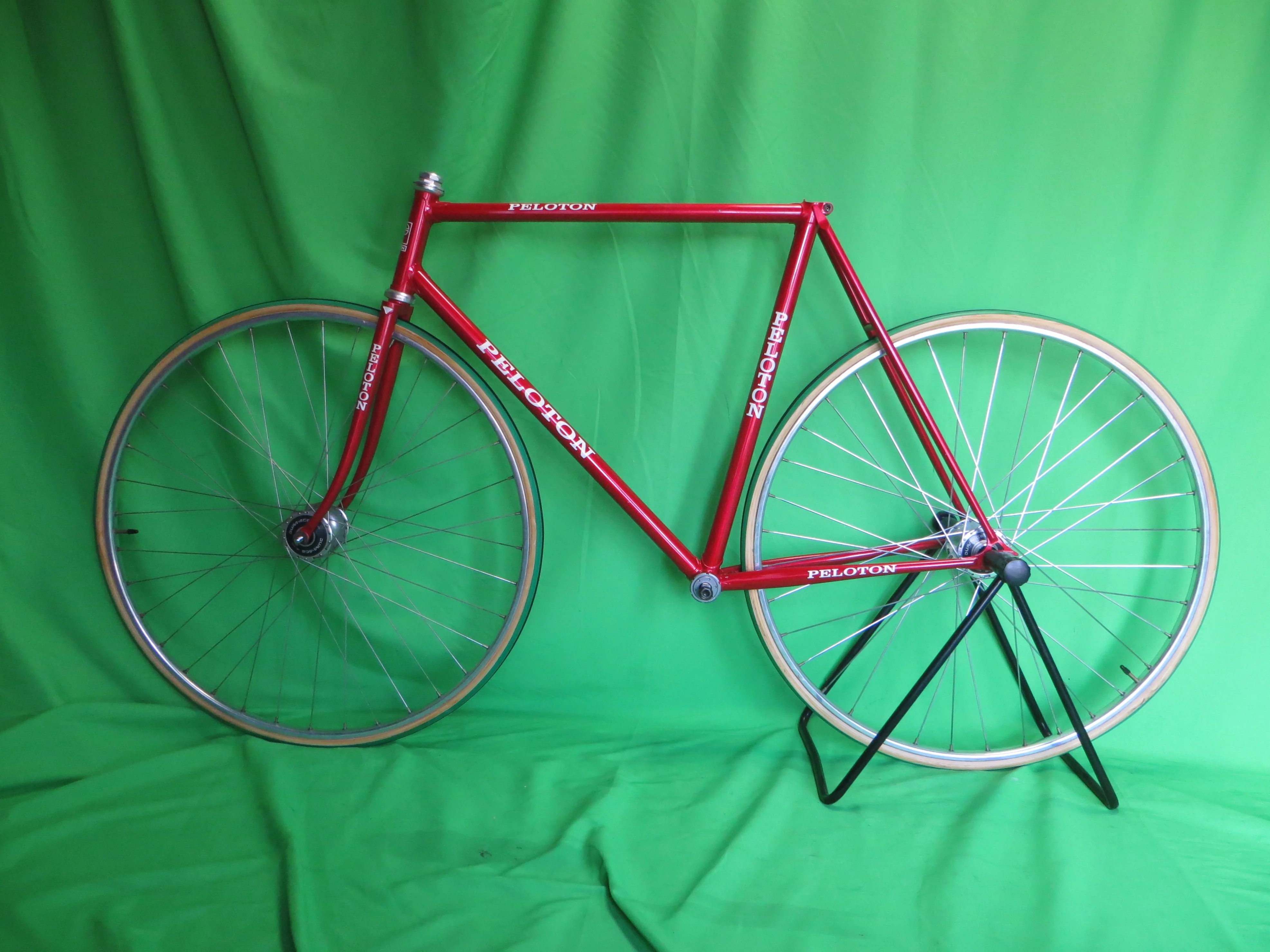 Peloton // Red Metallic // 55cm - Image 16