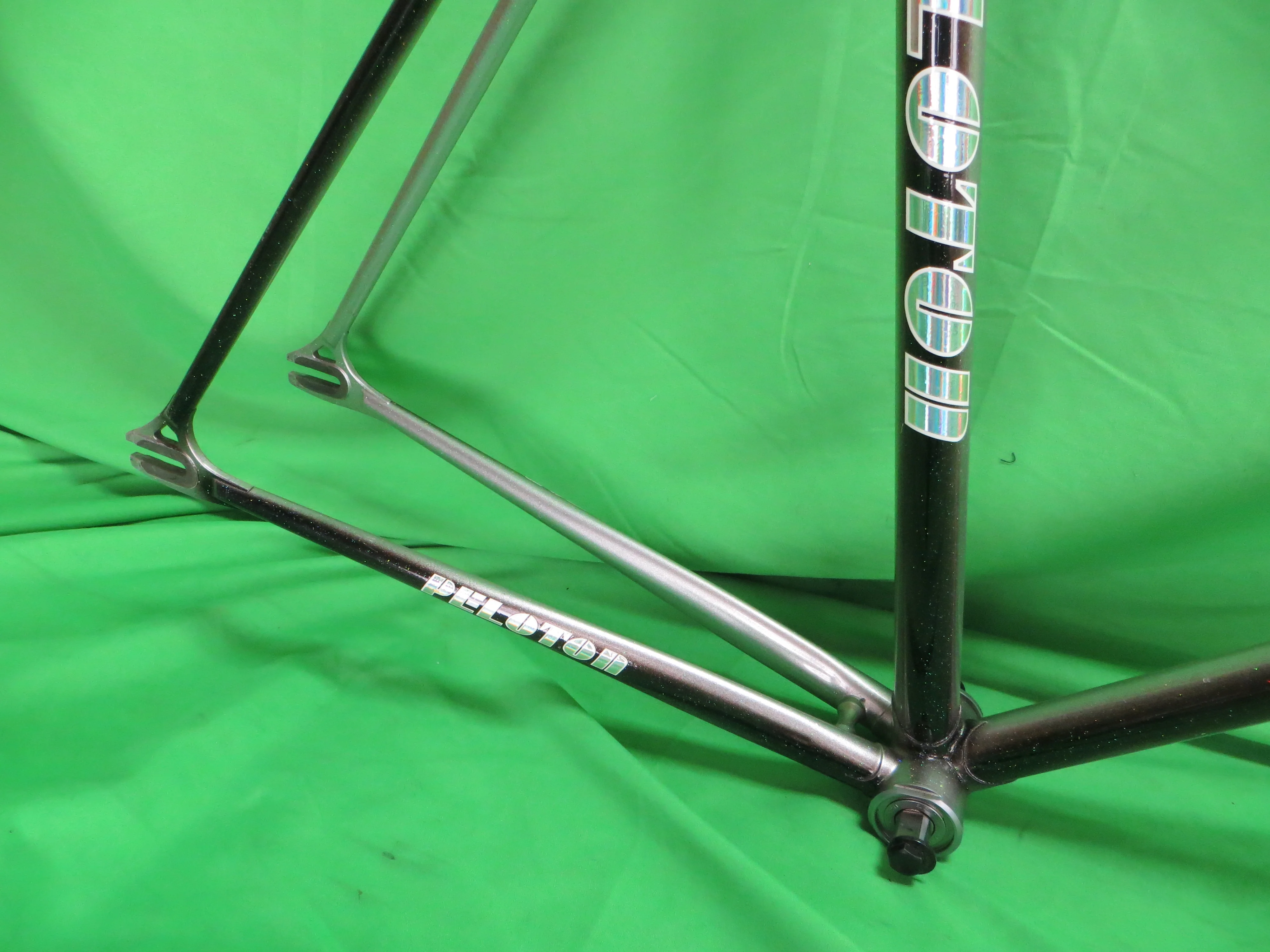 Peloton // Mach Silver Black Fade with Rainbow Flake // 52.5cm - Image 14