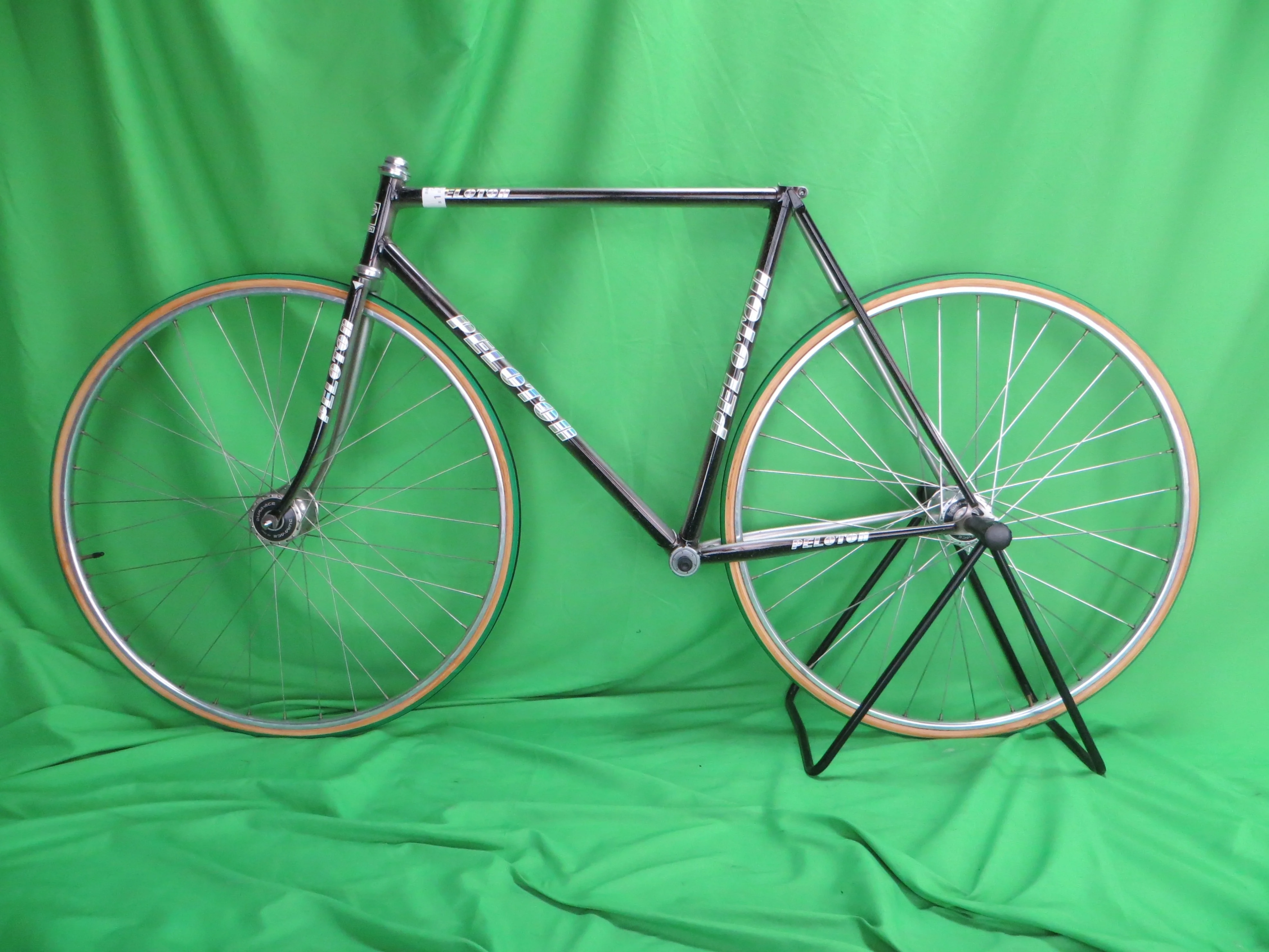 Peloton // Mach Silver Black Fade with Rainbow Flake // 52.5cm - Image 16