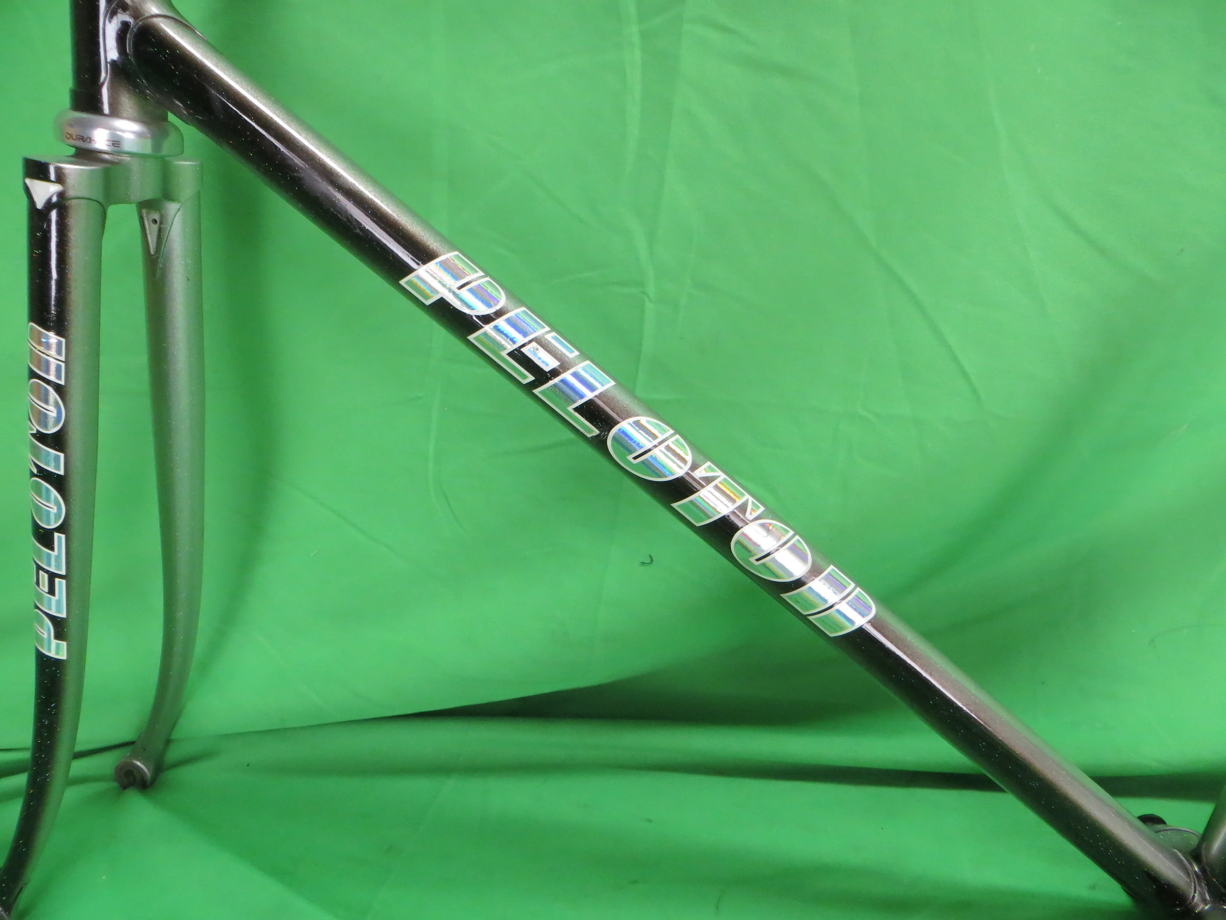 Peloton // Mach Silver Black Fade with Rainbow Flake // 52.5cm - Image 6