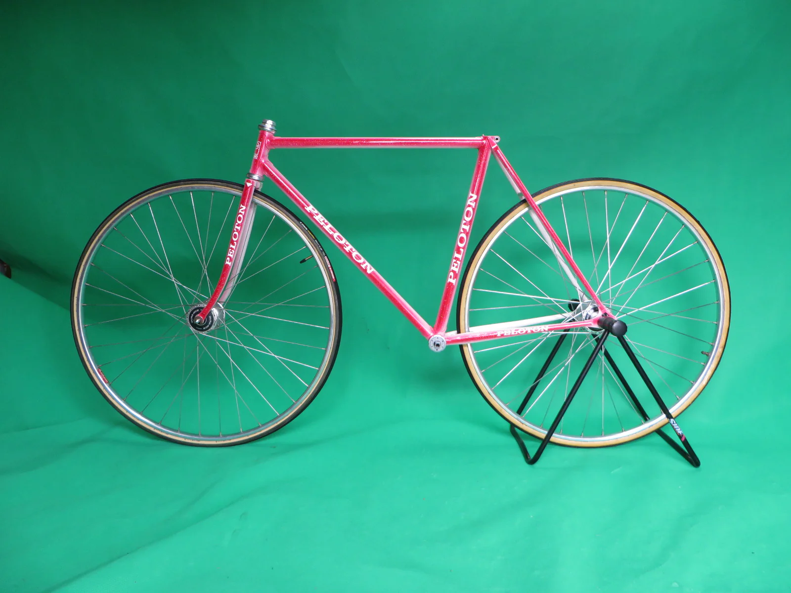 PELOTON // White-Red Fade // 50.5cm - Image 16