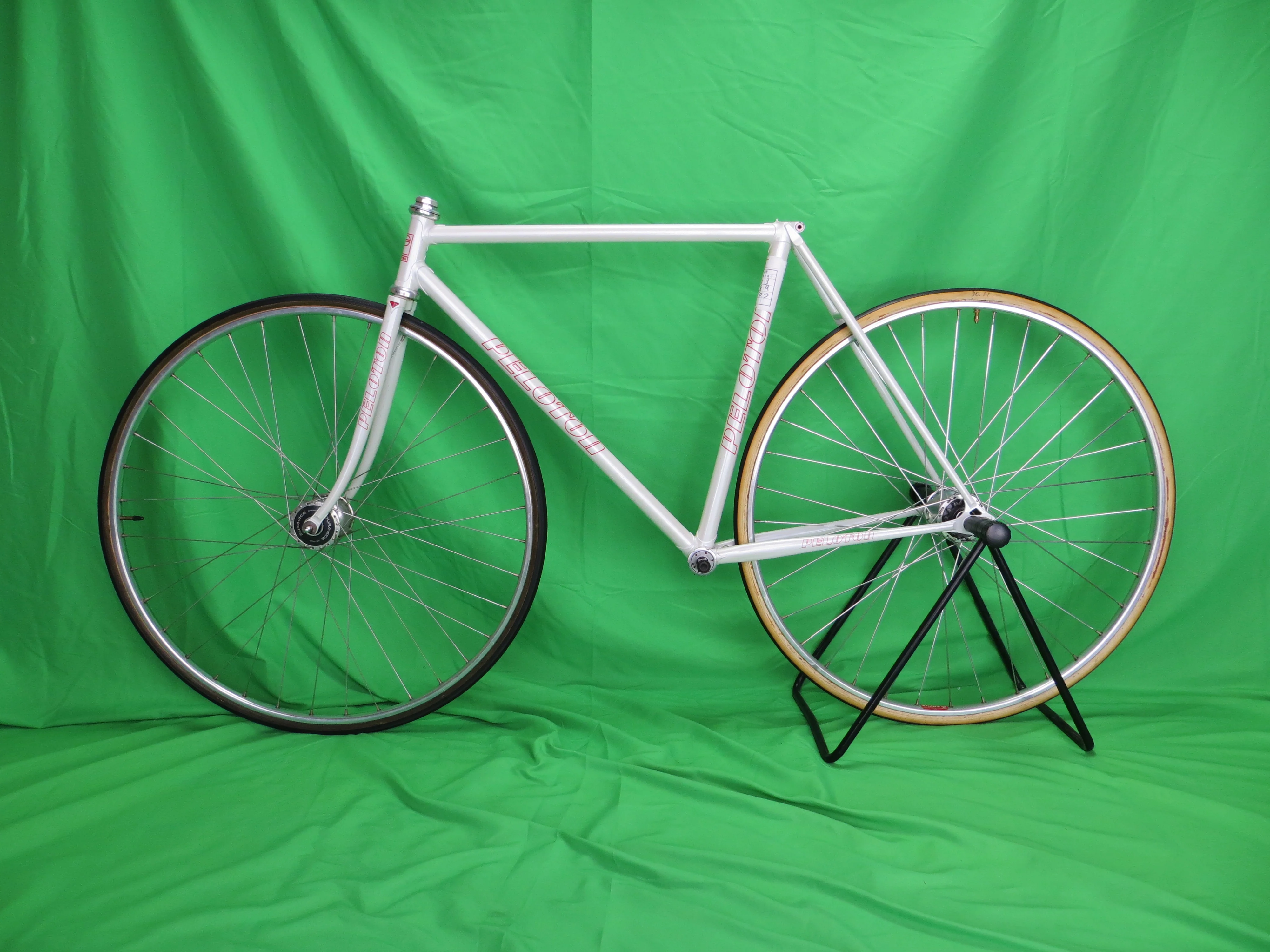 Peloton // White // 51cm - Image 16