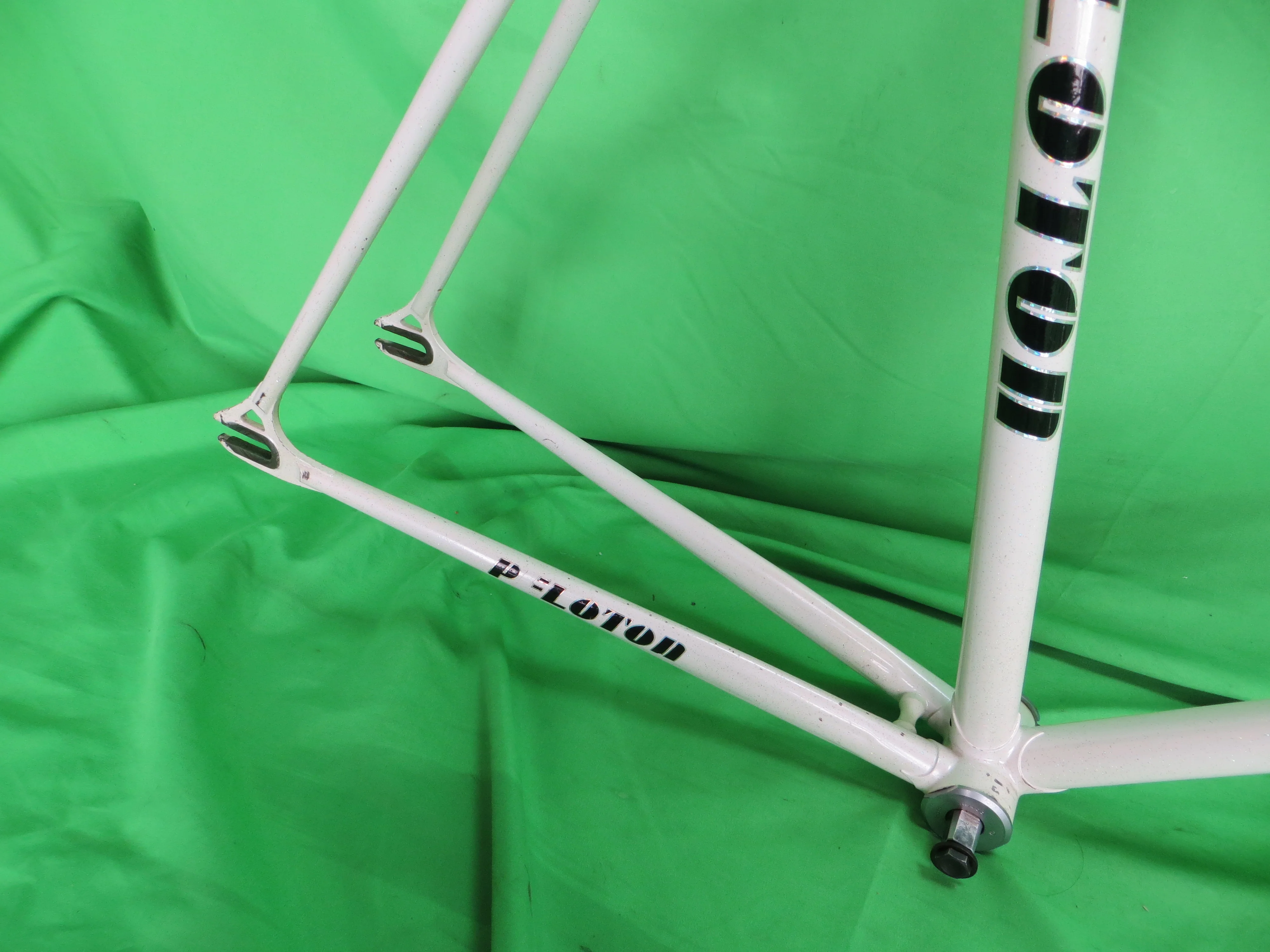 Peloton // White with Rainbow Flake // 56cm - Image 15