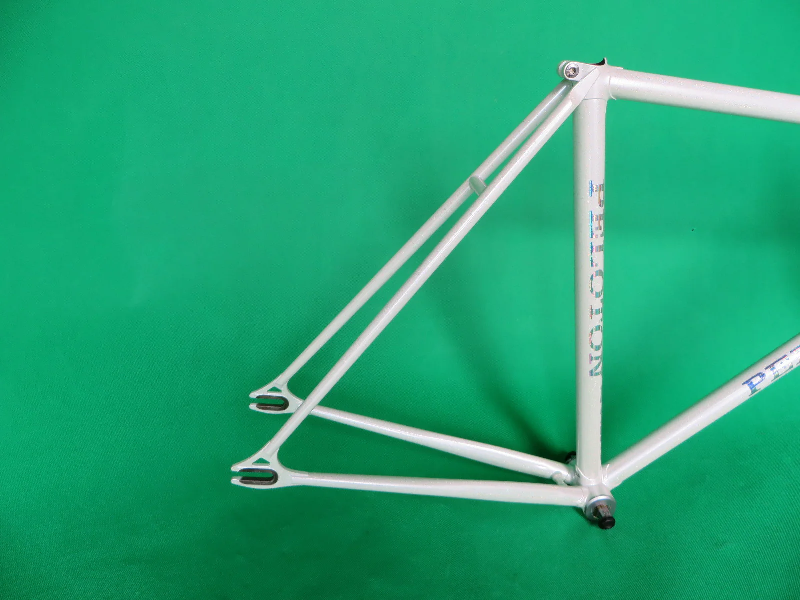 Peloton White Kanji (50cm) - Image 11