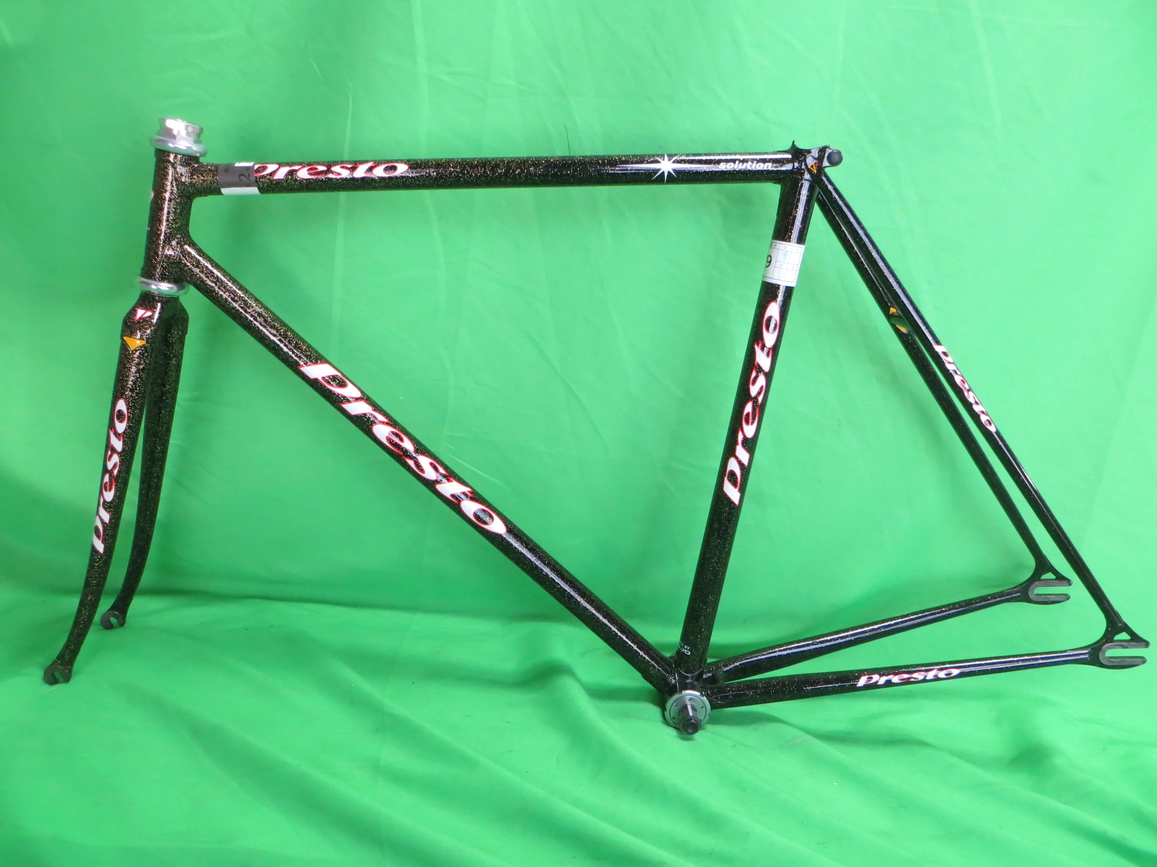 Presto // Black with Gold Flake // 52cm