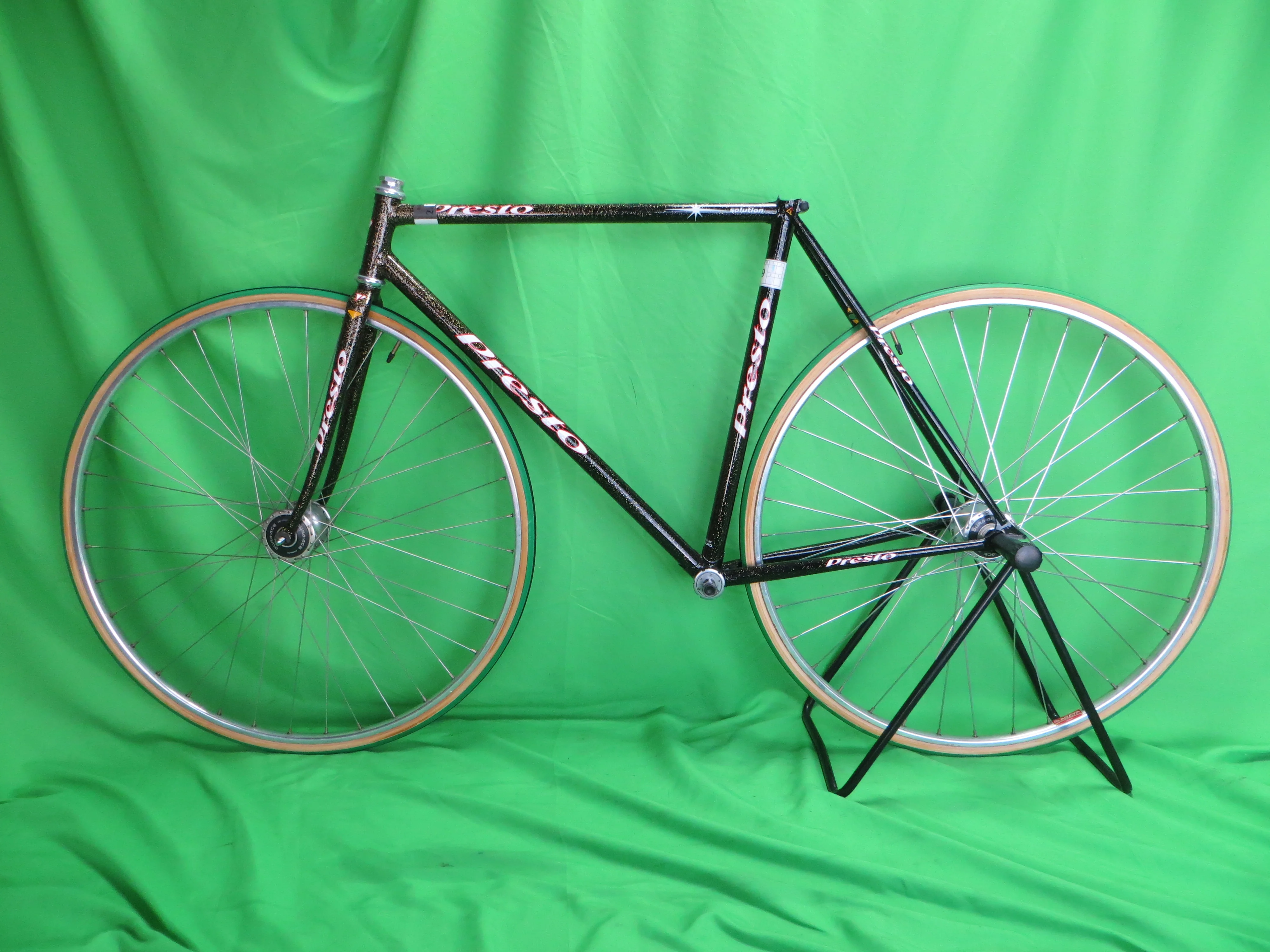 Presto // Black with Gold Flake // 52cm - Image 16