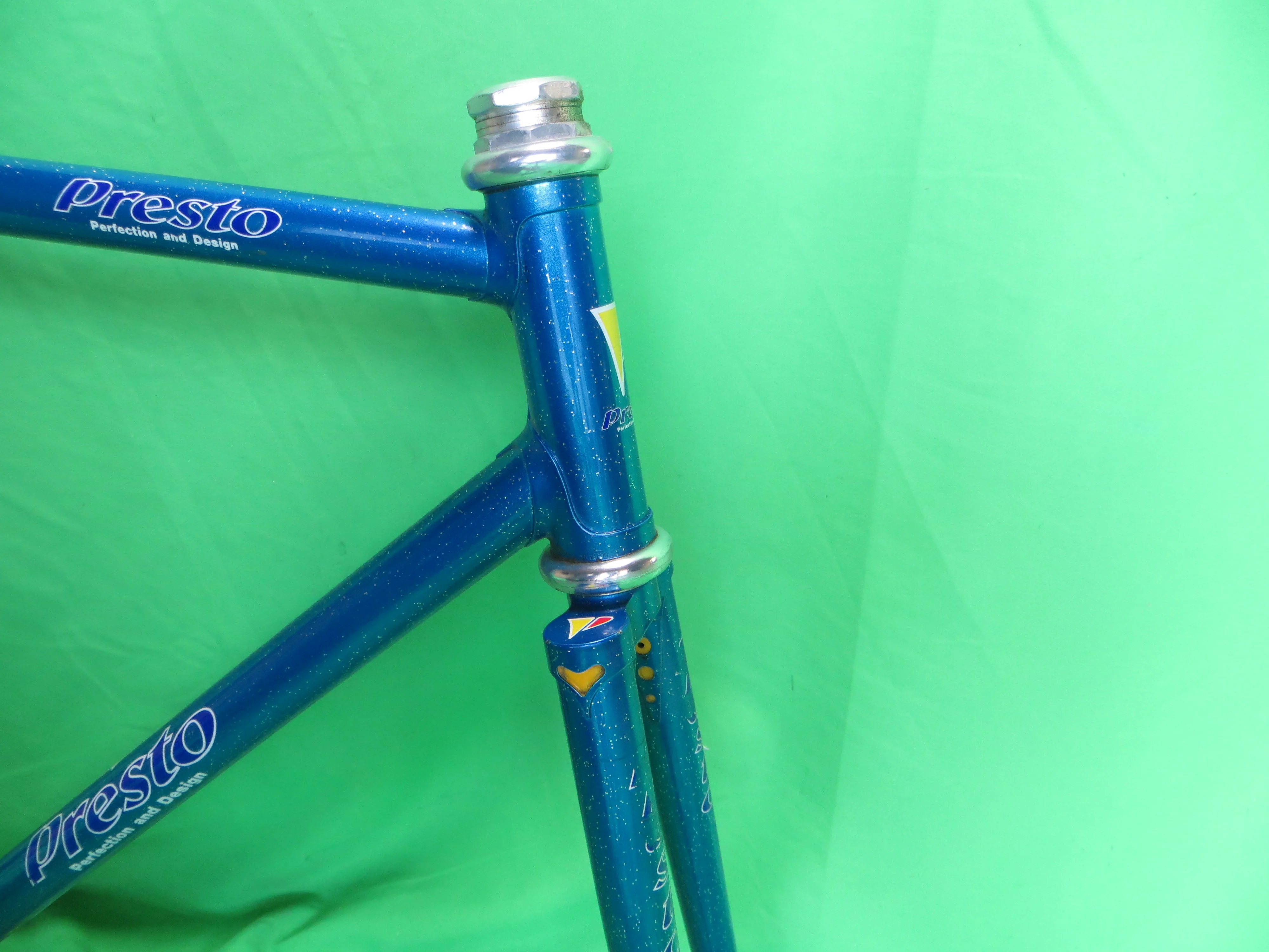 Presto // Blue metallic with Silver Flake // 52cm - Image 10