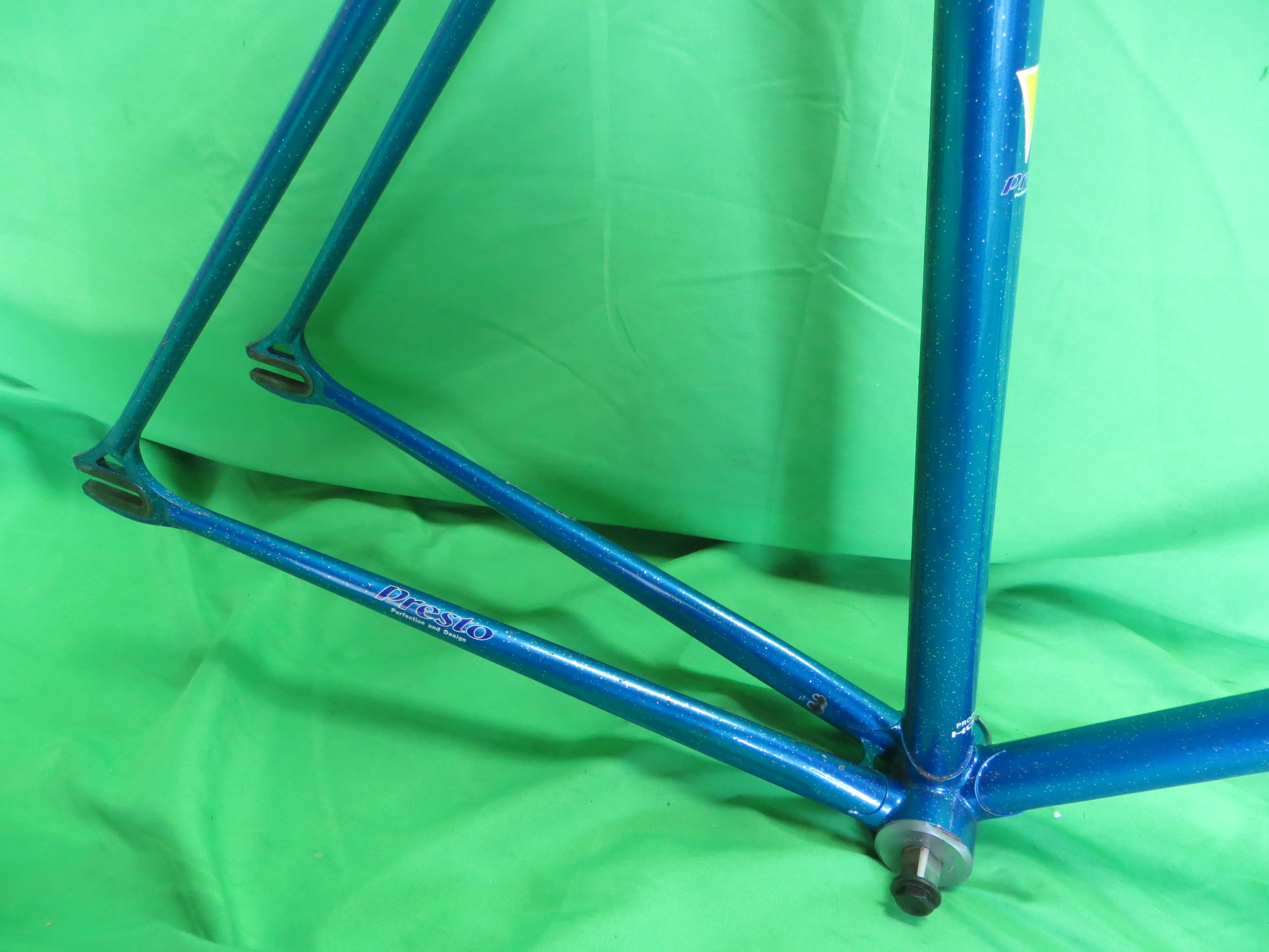Presto // Blue metallic with Silver Flake // 52cm - Image 15
