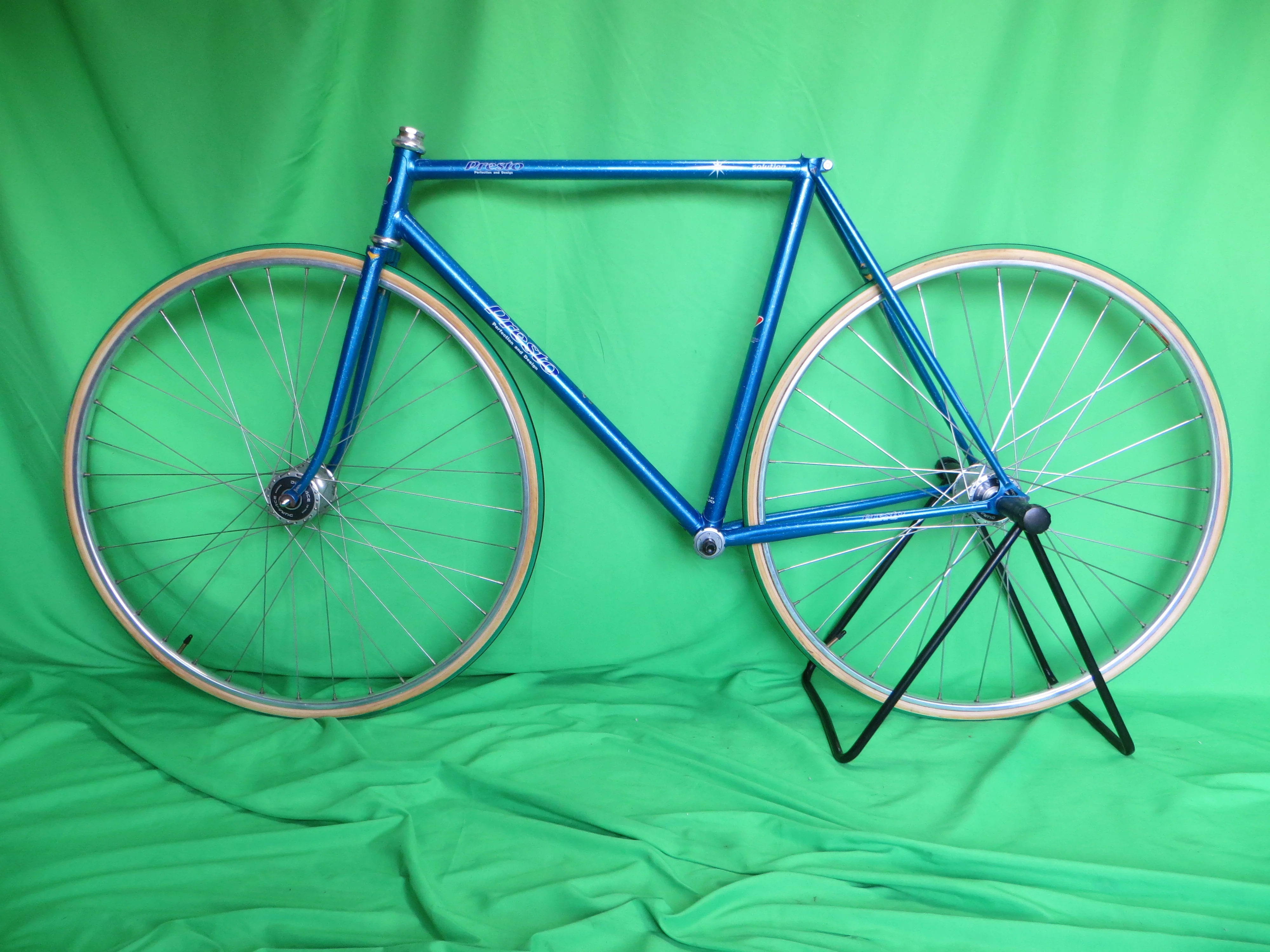 Presto // Blue metallic with Silver Flake // 52cm - Image 17