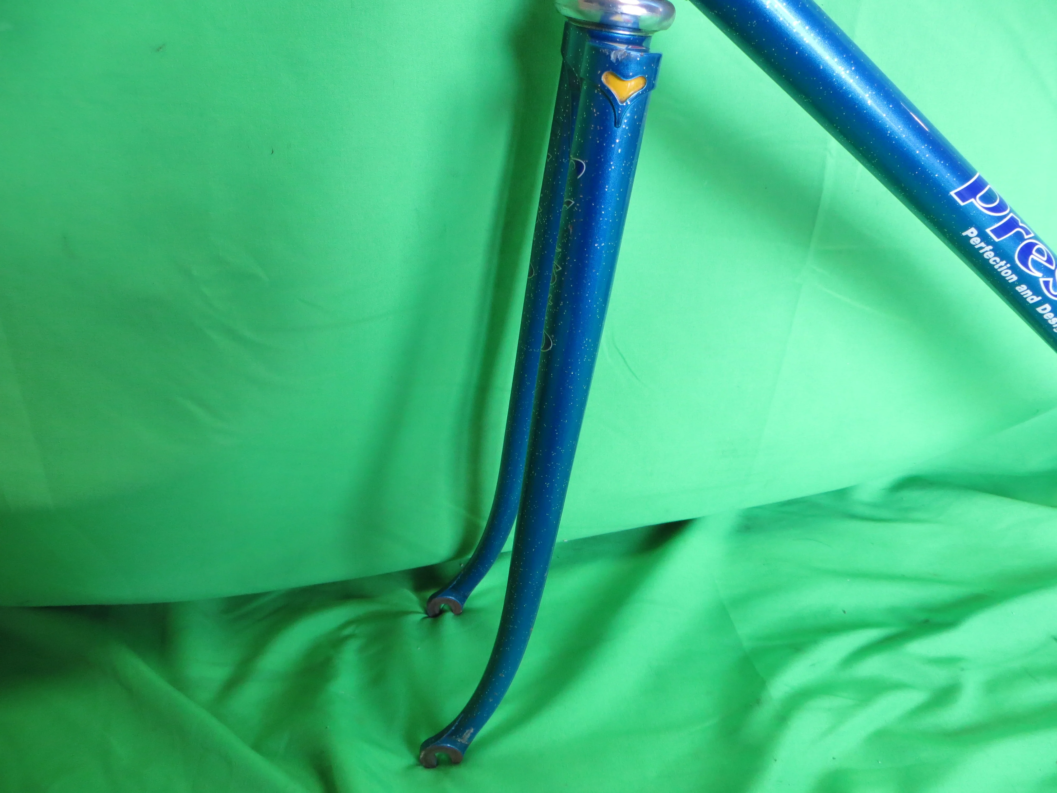 Presto // Blue metallic with Silver Flake // 52cm - Image 3
