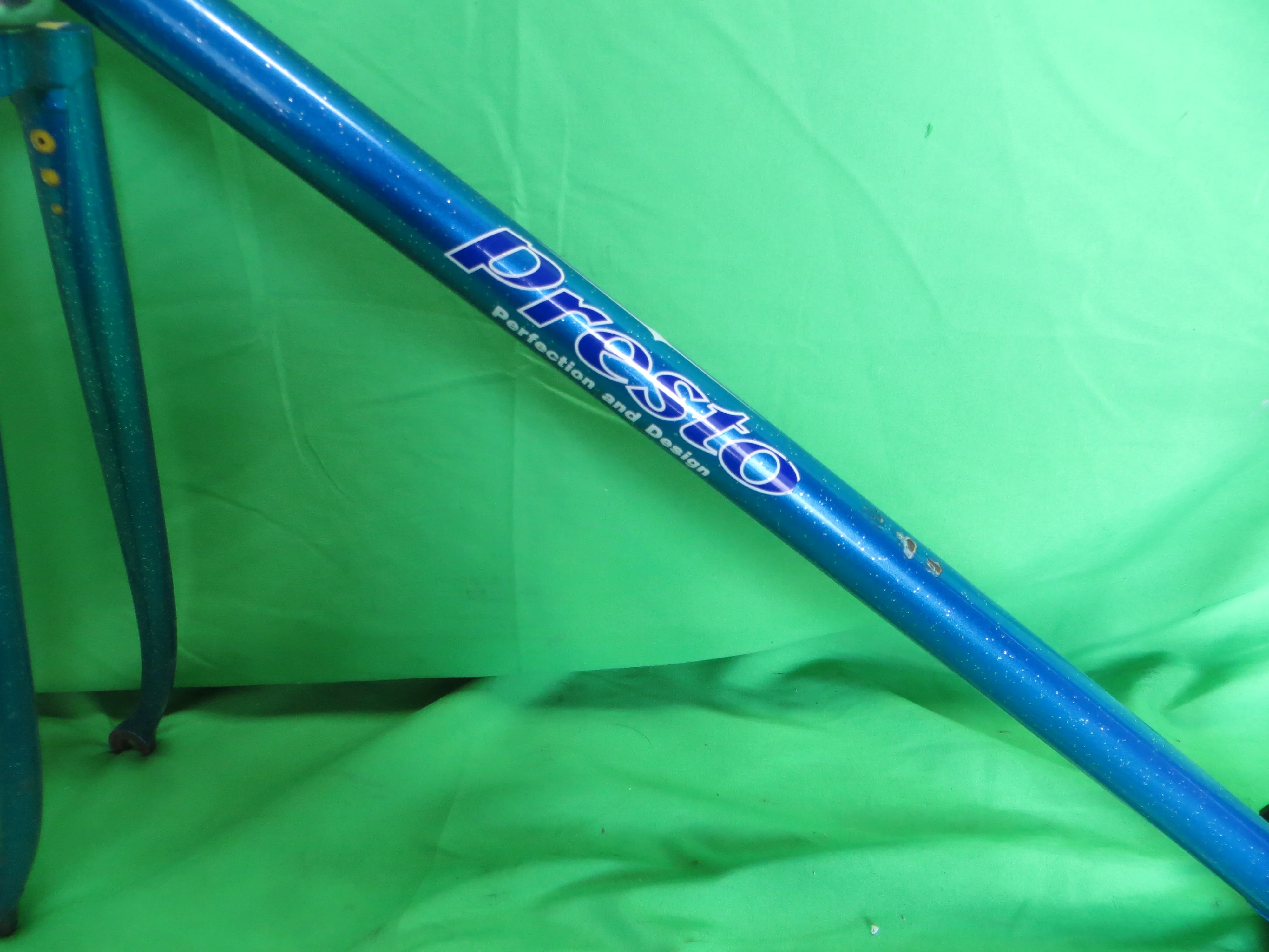 Presto // Blue metallic with Silver Flake // 52cm - Image 7