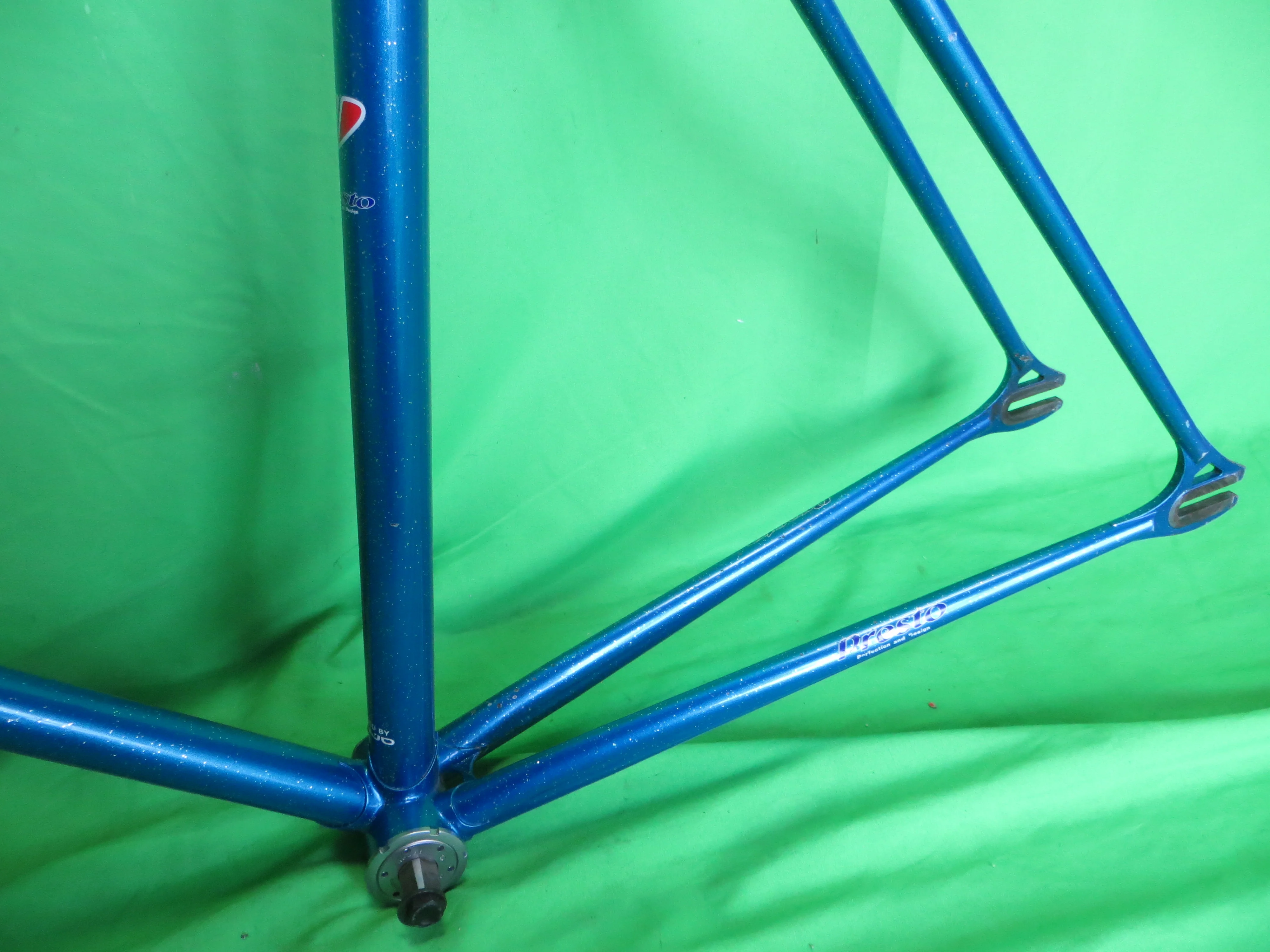 Presto // Blue metallic with Silver Flake // 52cm - Image 8